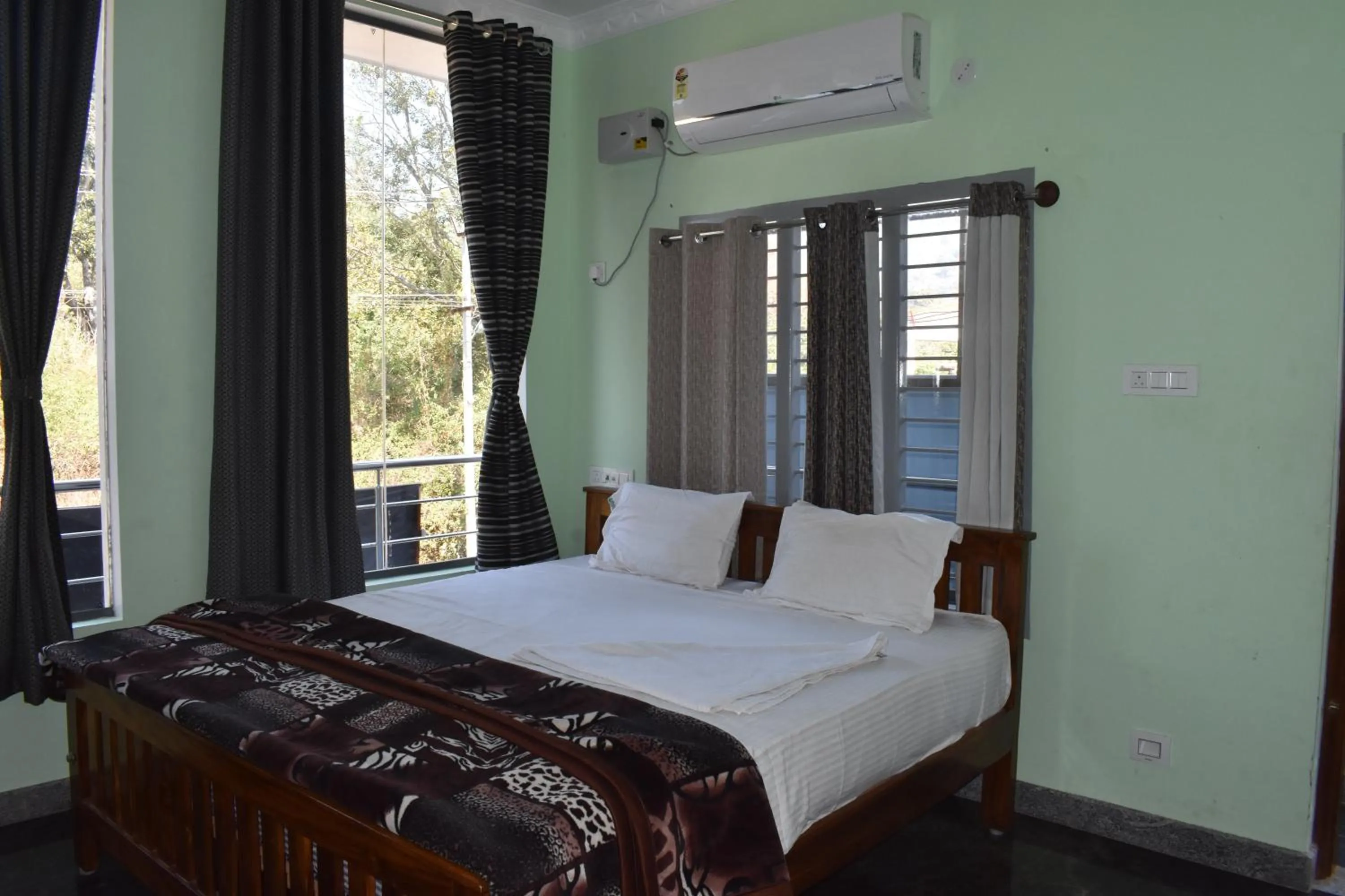 Bed in Yelagiri GoldHill Resort