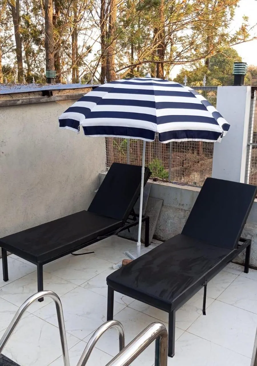 Swimming pool in Yelagiri GoldHill Resort