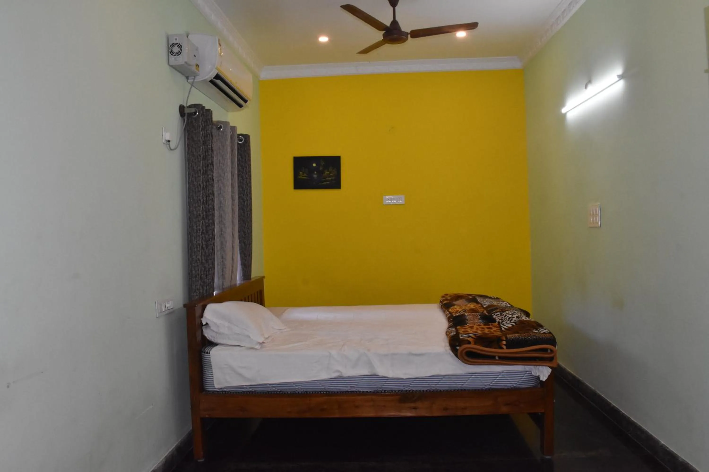 Bed in Yelagiri GoldHill Resort