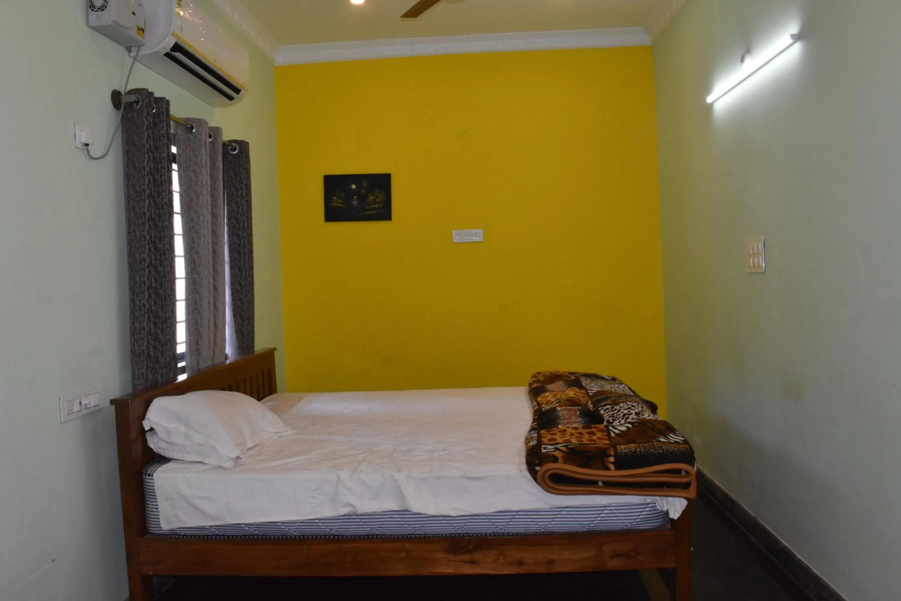 Bed in Yelagiri GoldHill Resort