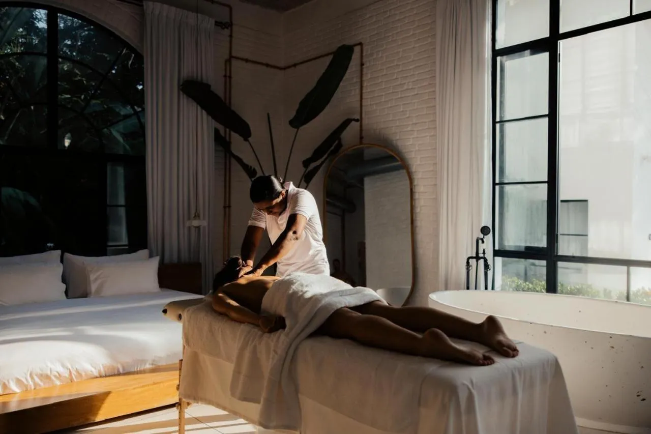 Massage, Bed in Miss Ceylon