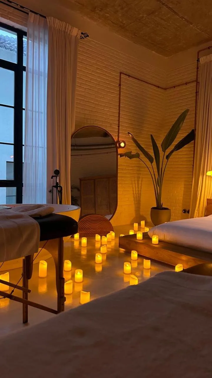 Massage, Bed in Miss Ceylon