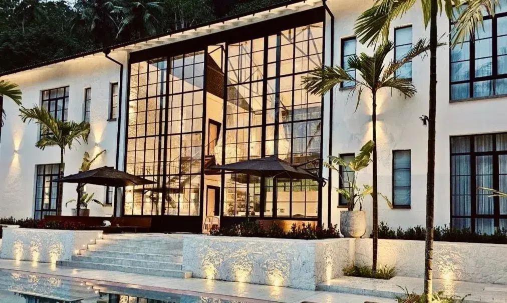 Property building in Miss Ceylon Property building in Miss Ceylon