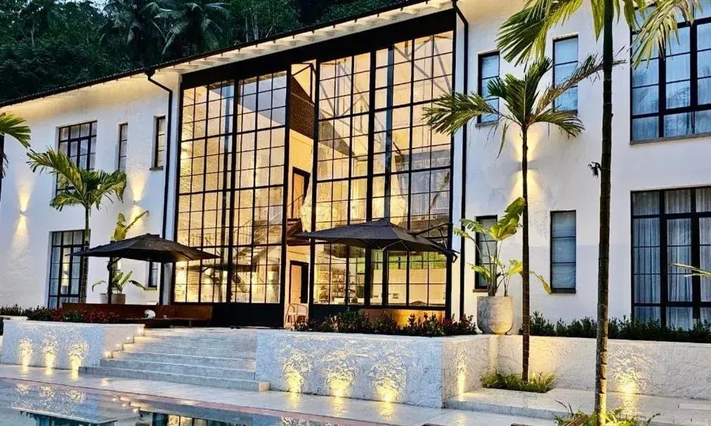 Property building in Miss Ceylon Property building in Miss Ceylon