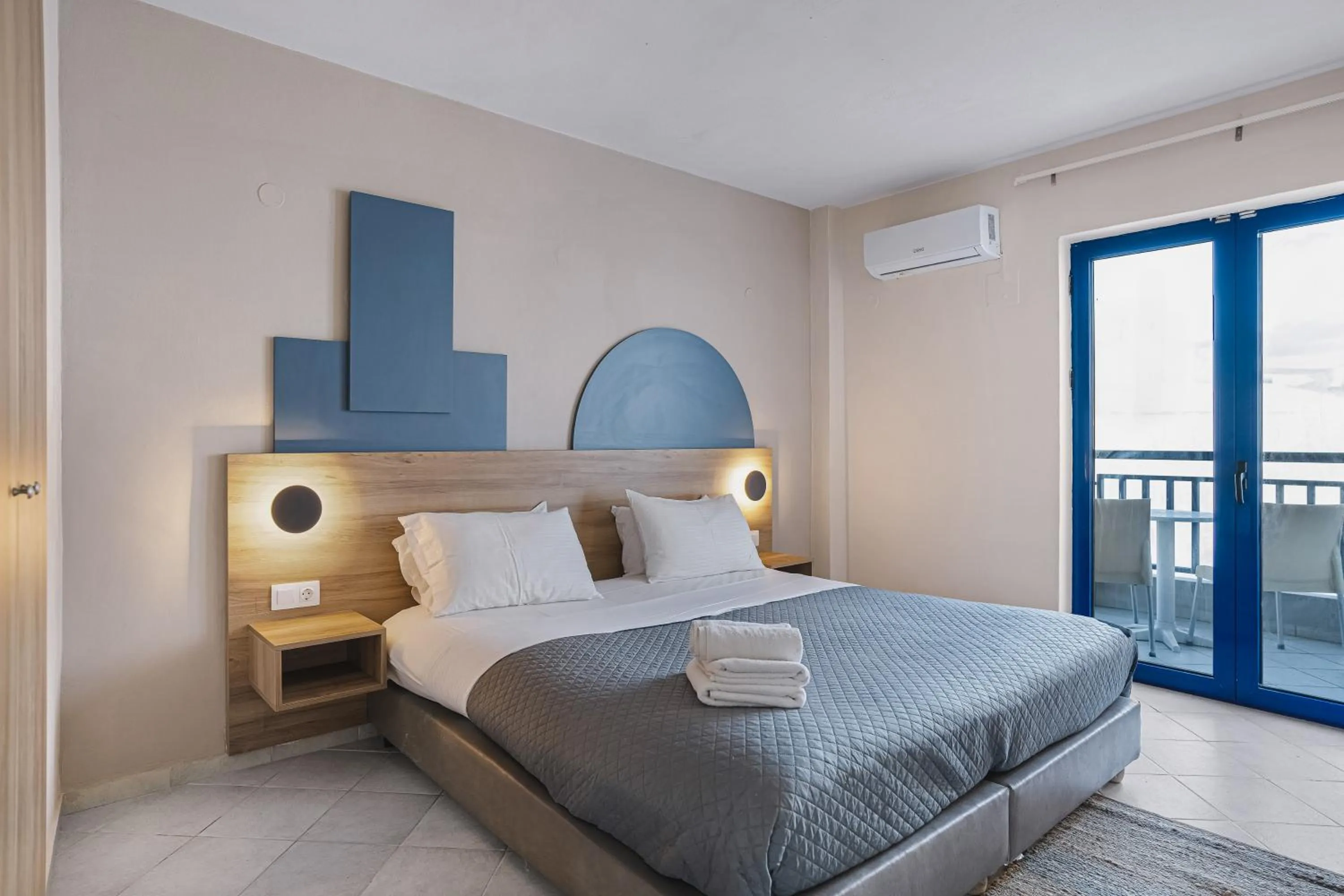 Bed in Yria Beach Hotel