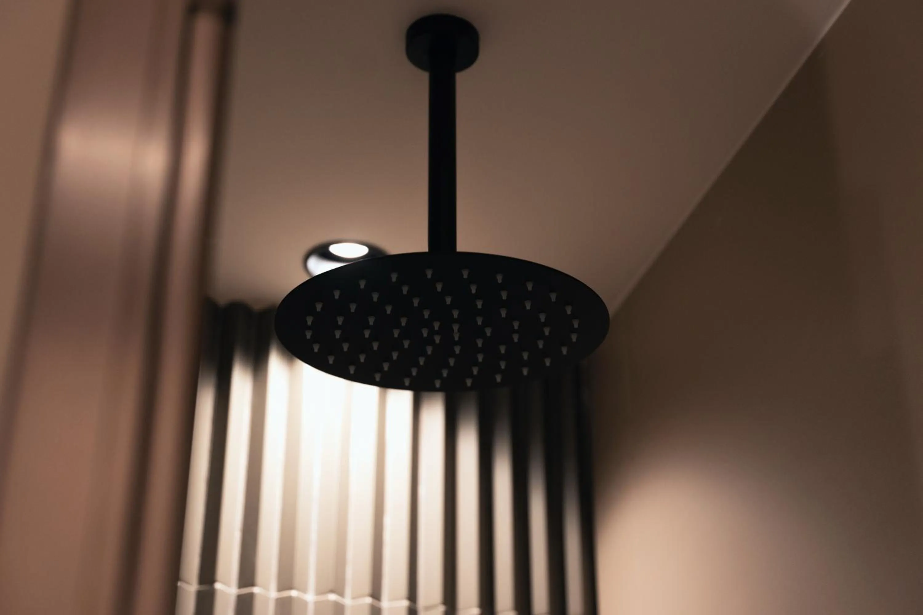 Shower in The Flow - Via Del Corso