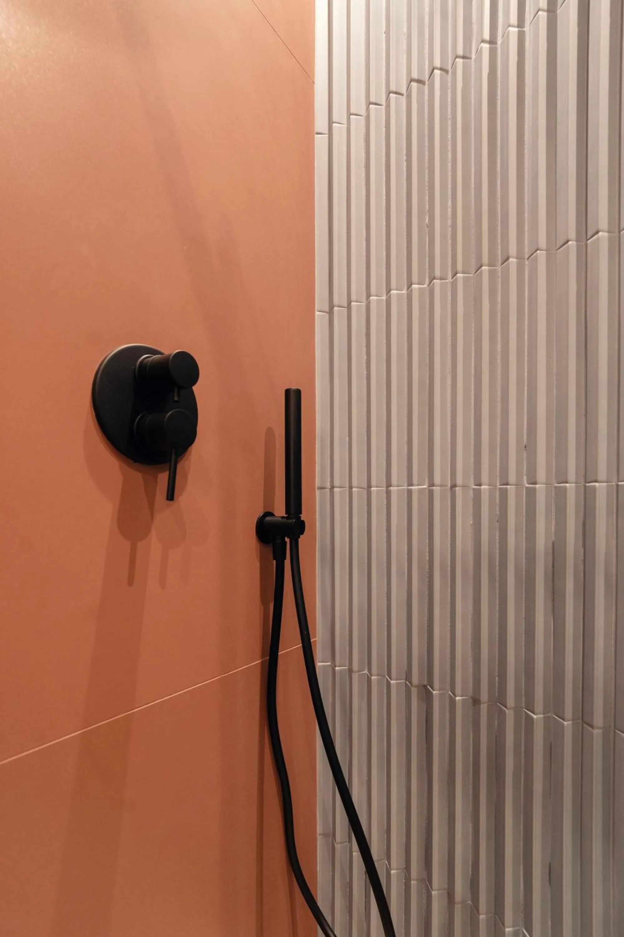 Shower in The Flow - Via Del Corso