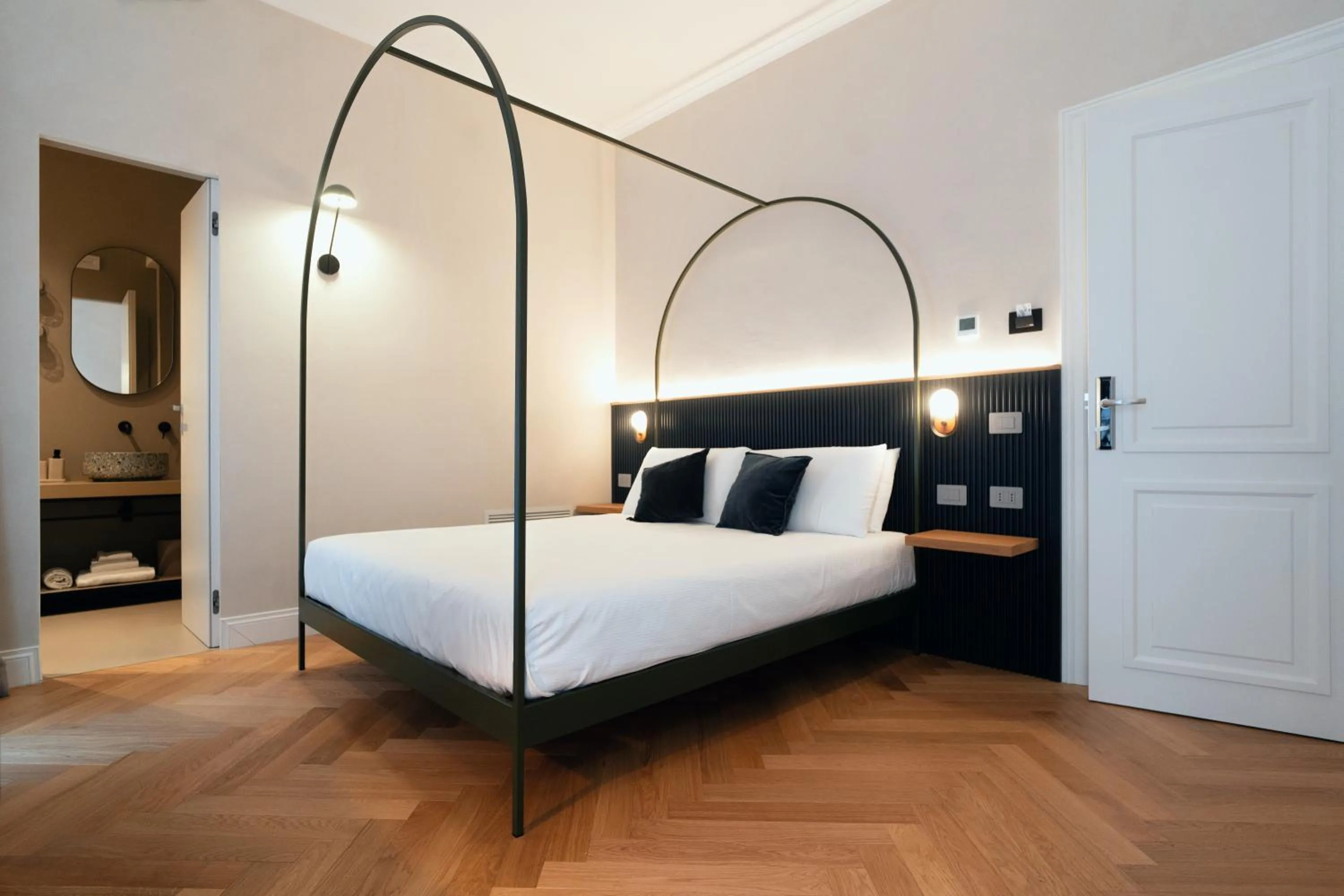 Photo of the whole room, Bed in The Flow - Via Del Corso