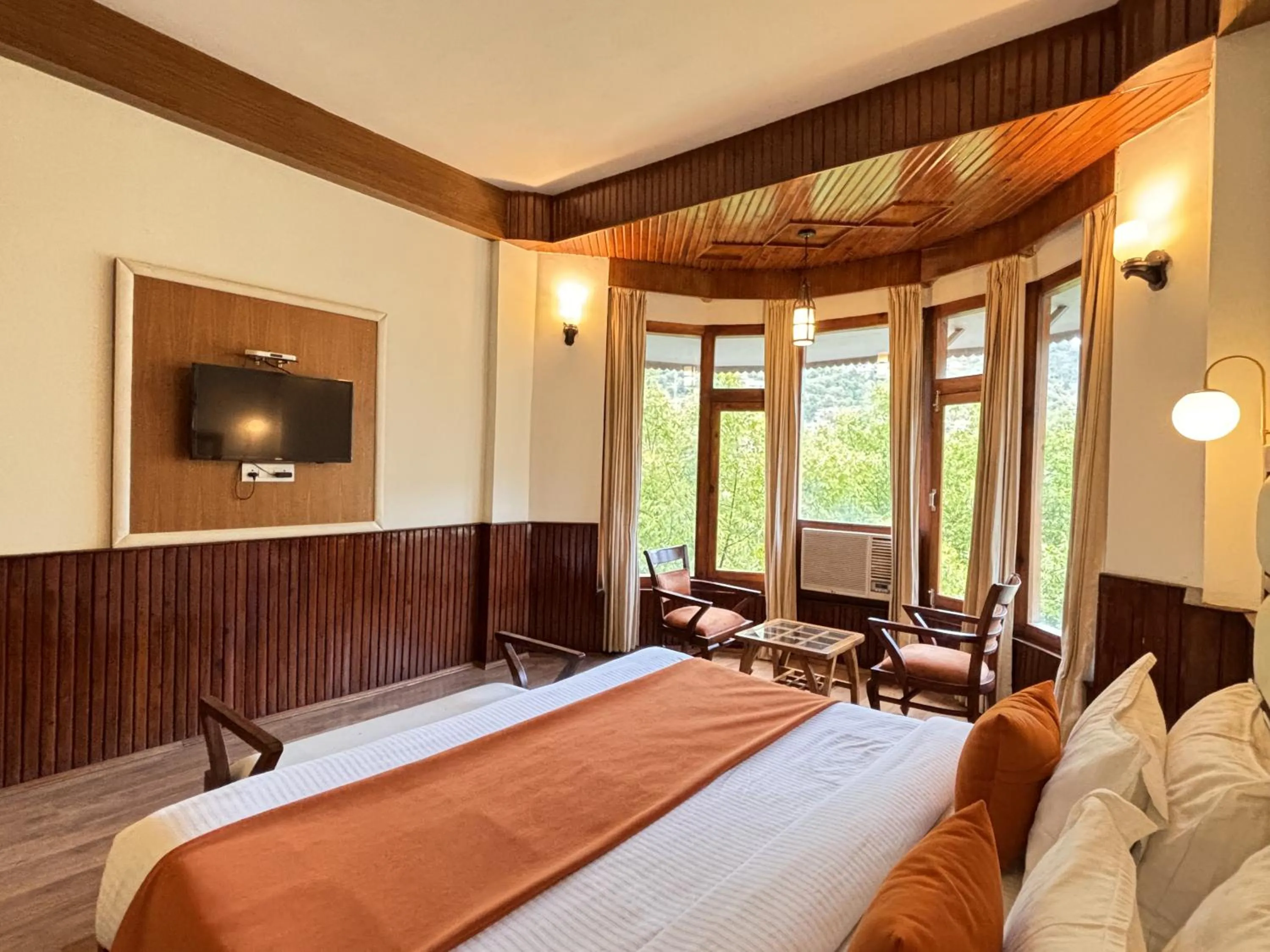 Photo of the whole room, Bed in Shobla Royale