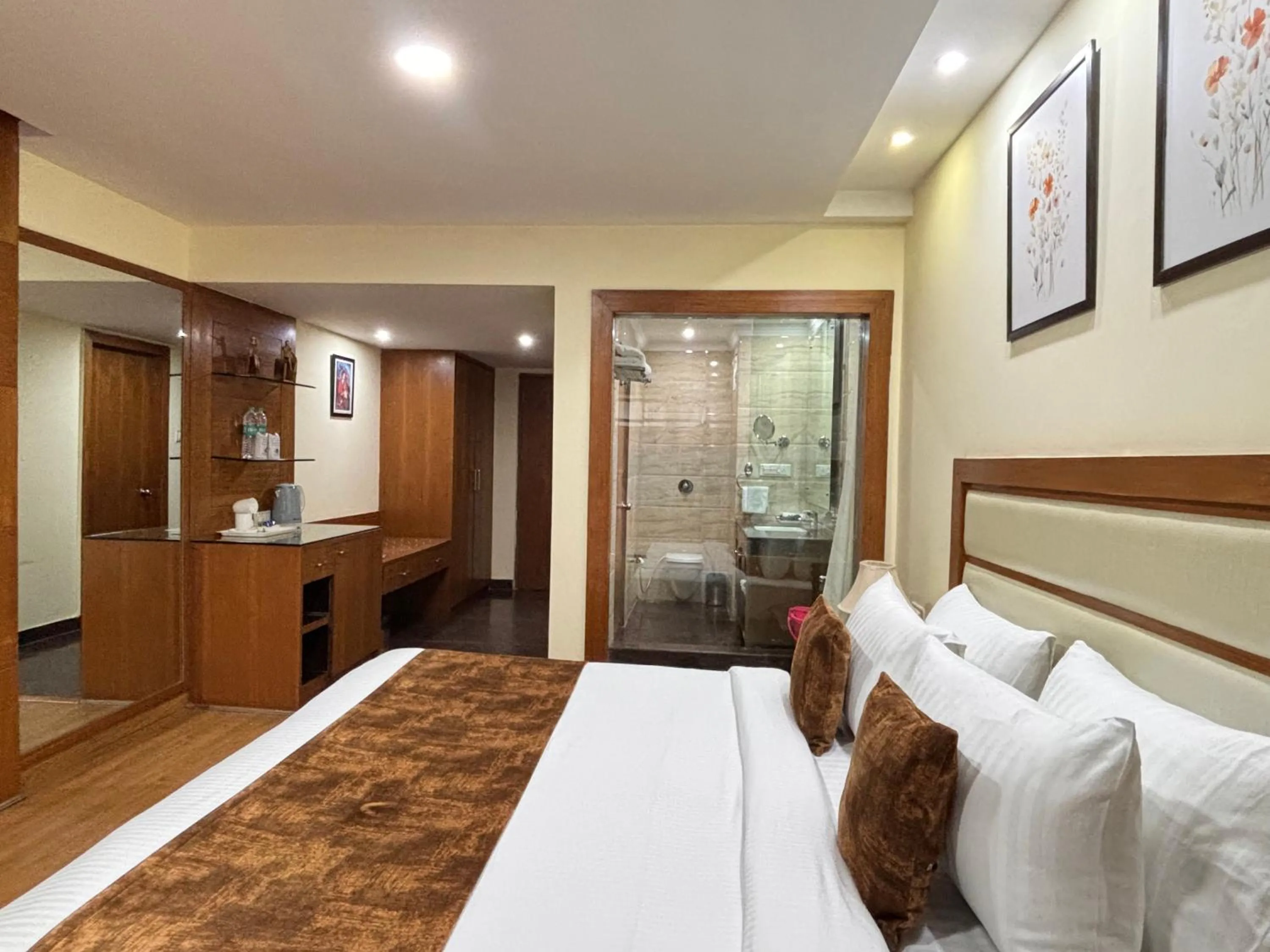 Bedroom, Bed in Shobla Royale