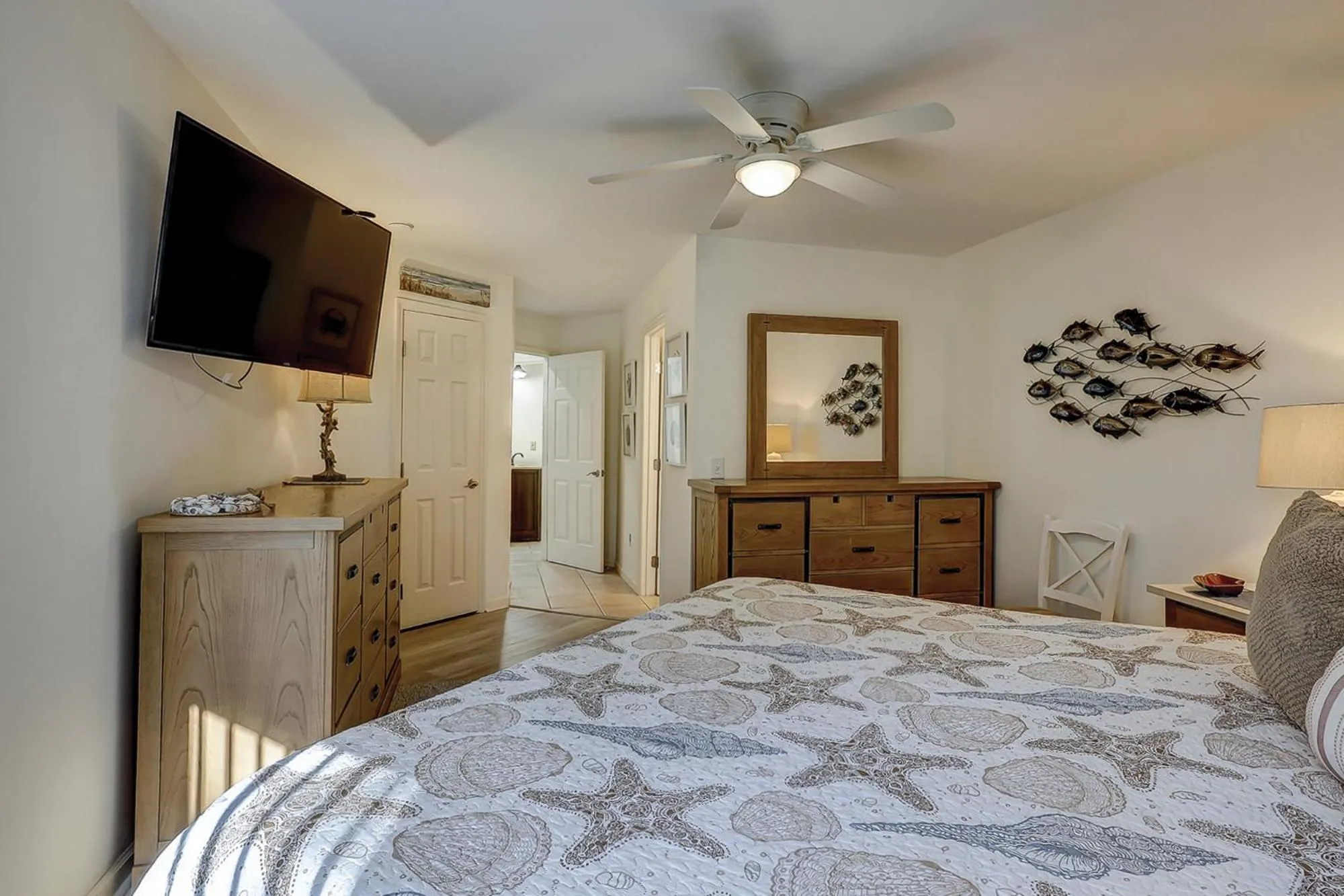 Other, Bed in Colonnade Club 206