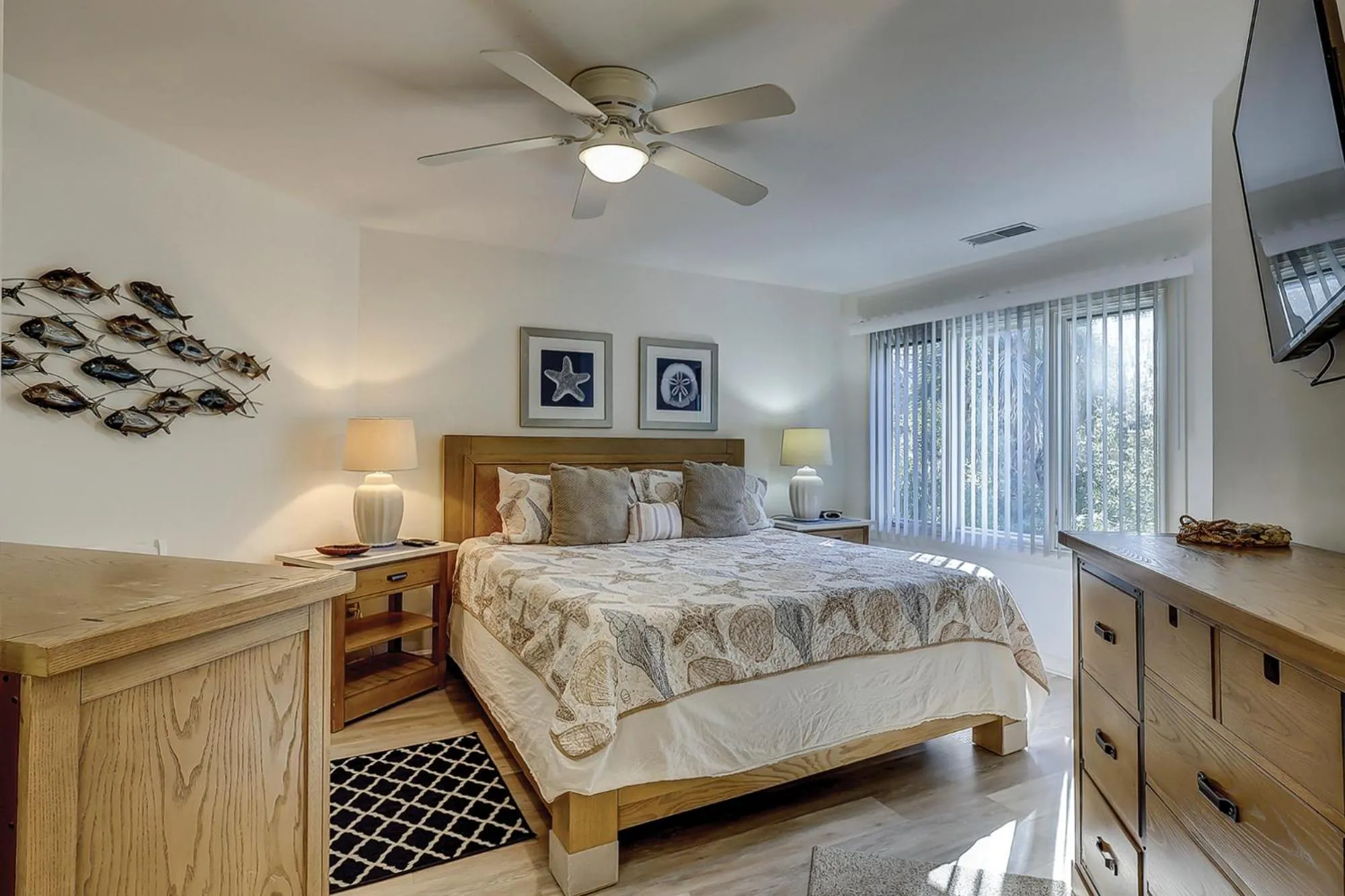 Other, Bed in Colonnade Club 206