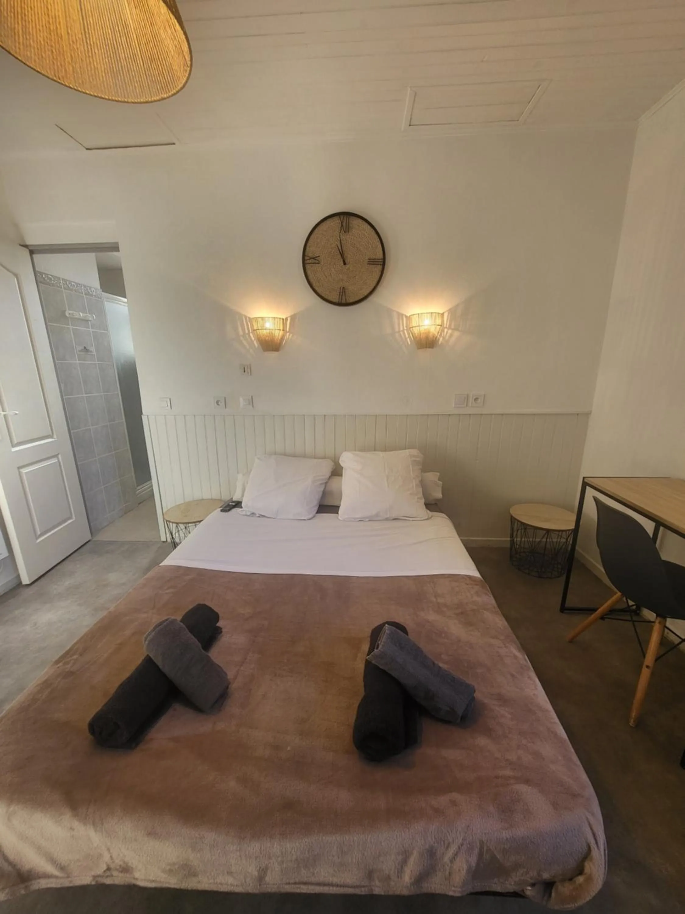 Bedroom, Bed in Hôtel Le Chalet