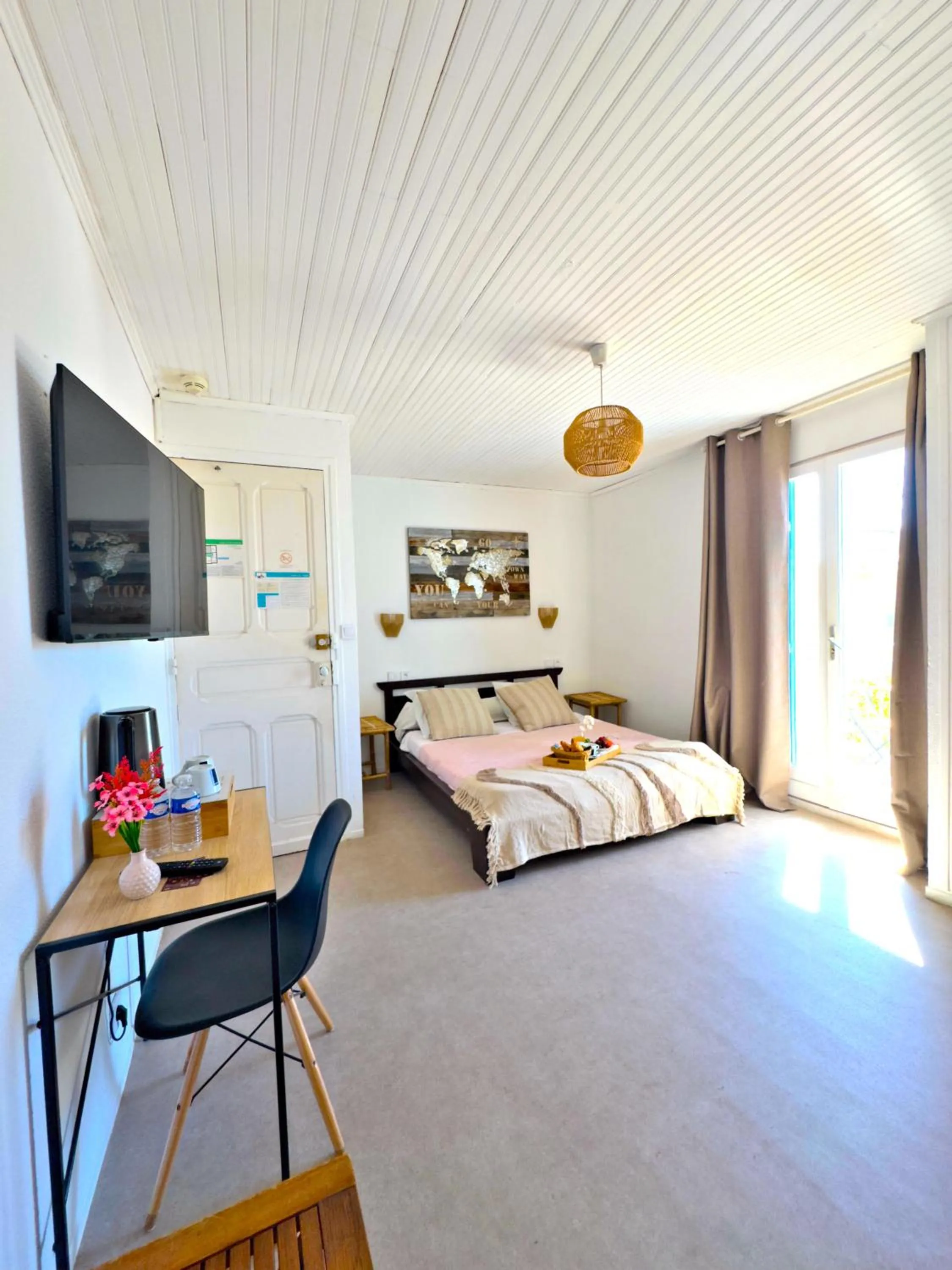 Bedroom, Bed in Hôtel Le Chalet