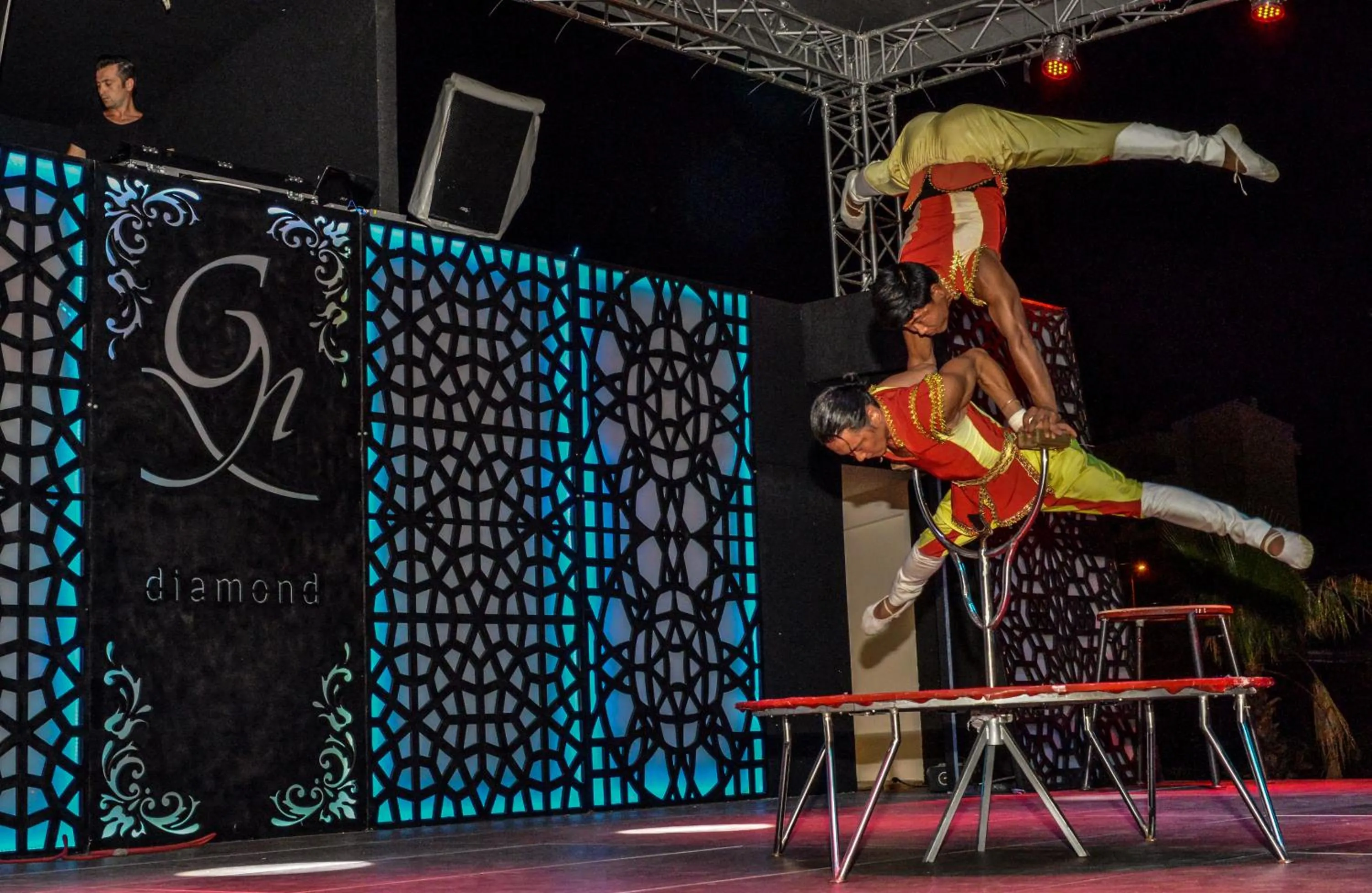 Entertainment in Green Nature Diamond