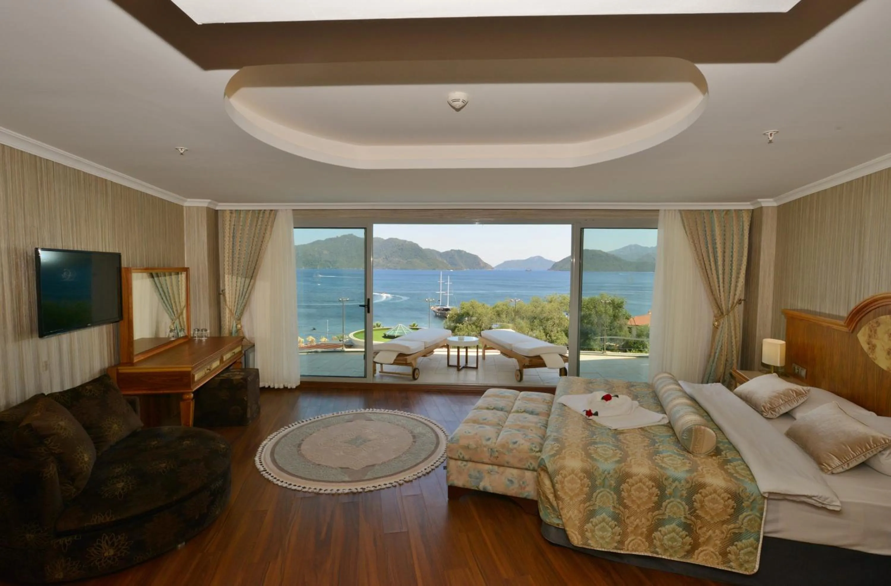 Bed in Green Nature Diamond