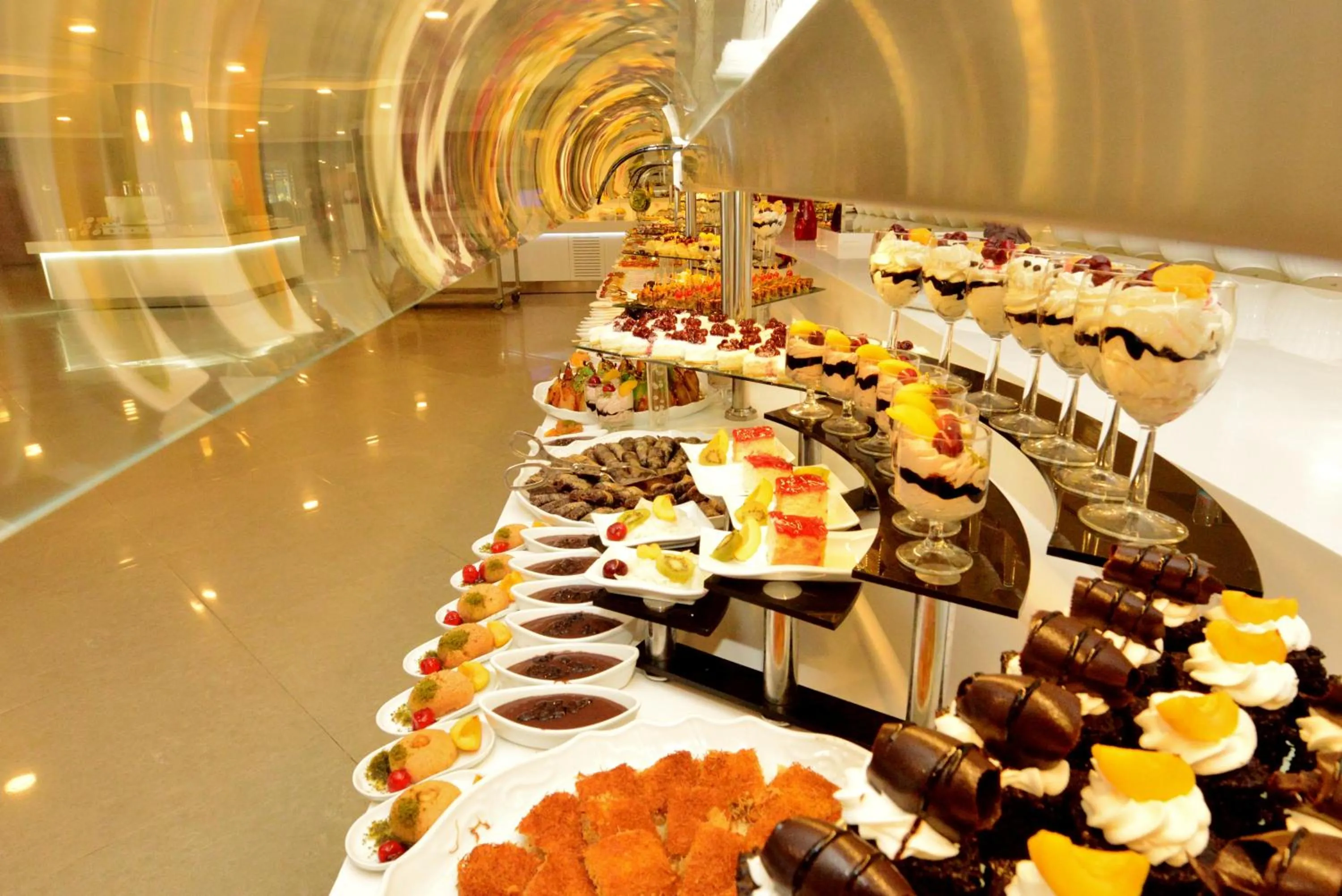 Restaurant/places to eat in Green Nature Diamond