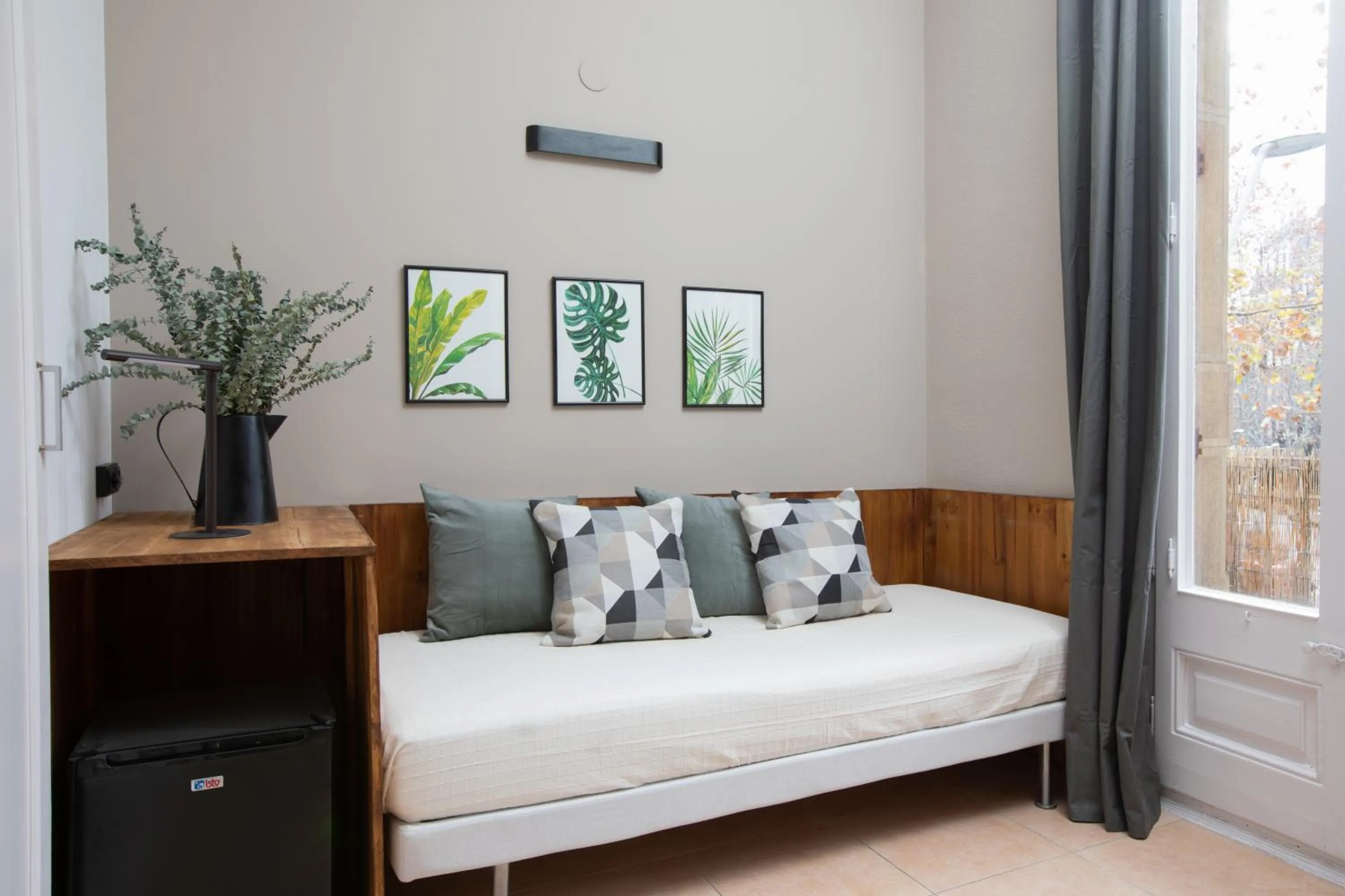 Photo of the whole room, Bed in Jardinets Guest House