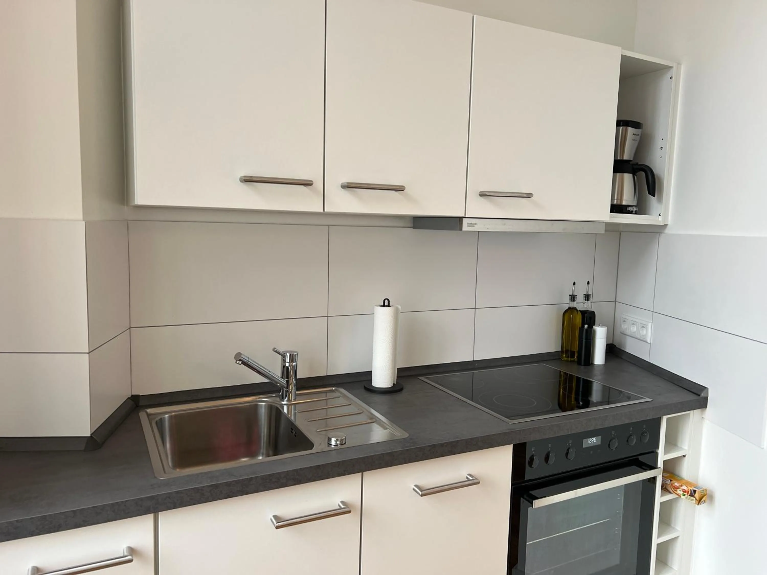 Kitchen or kitchenette in AMAYA LIVING 80qm Japandi Krefeld Zentrum