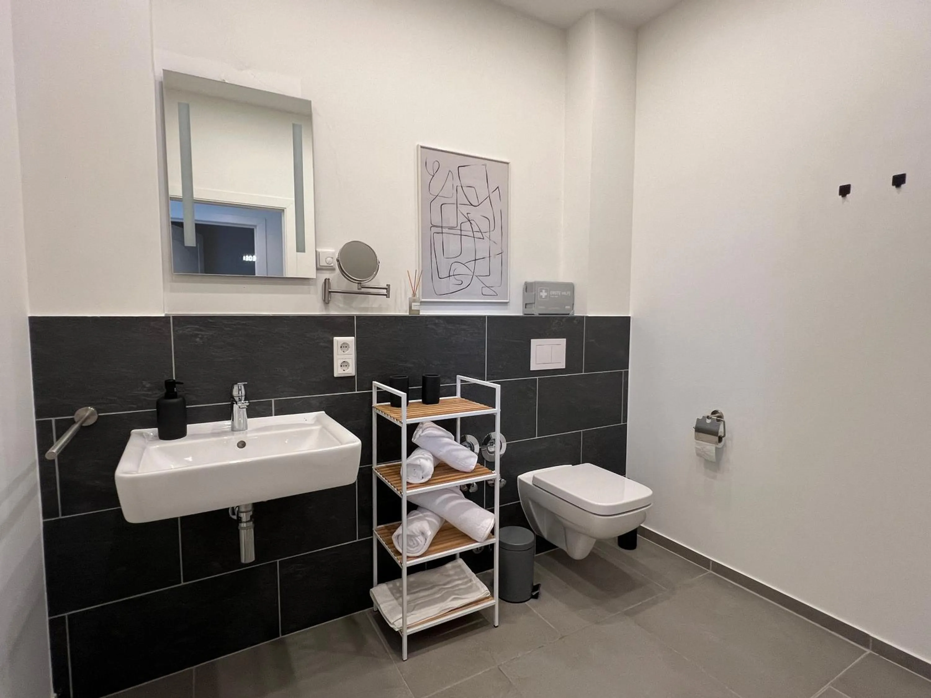 Toilet in AMAYA LIVING 80qm Japandi Krefeld Zentrum