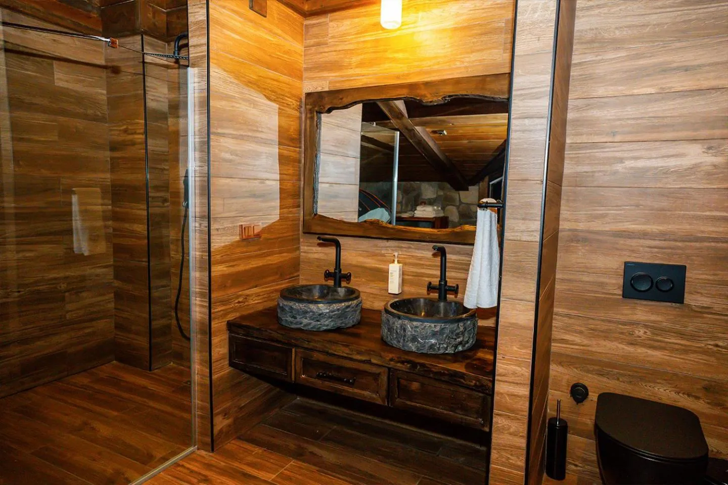 Shower in Bİ ABANT MASALI VİLLAGE HOTEL