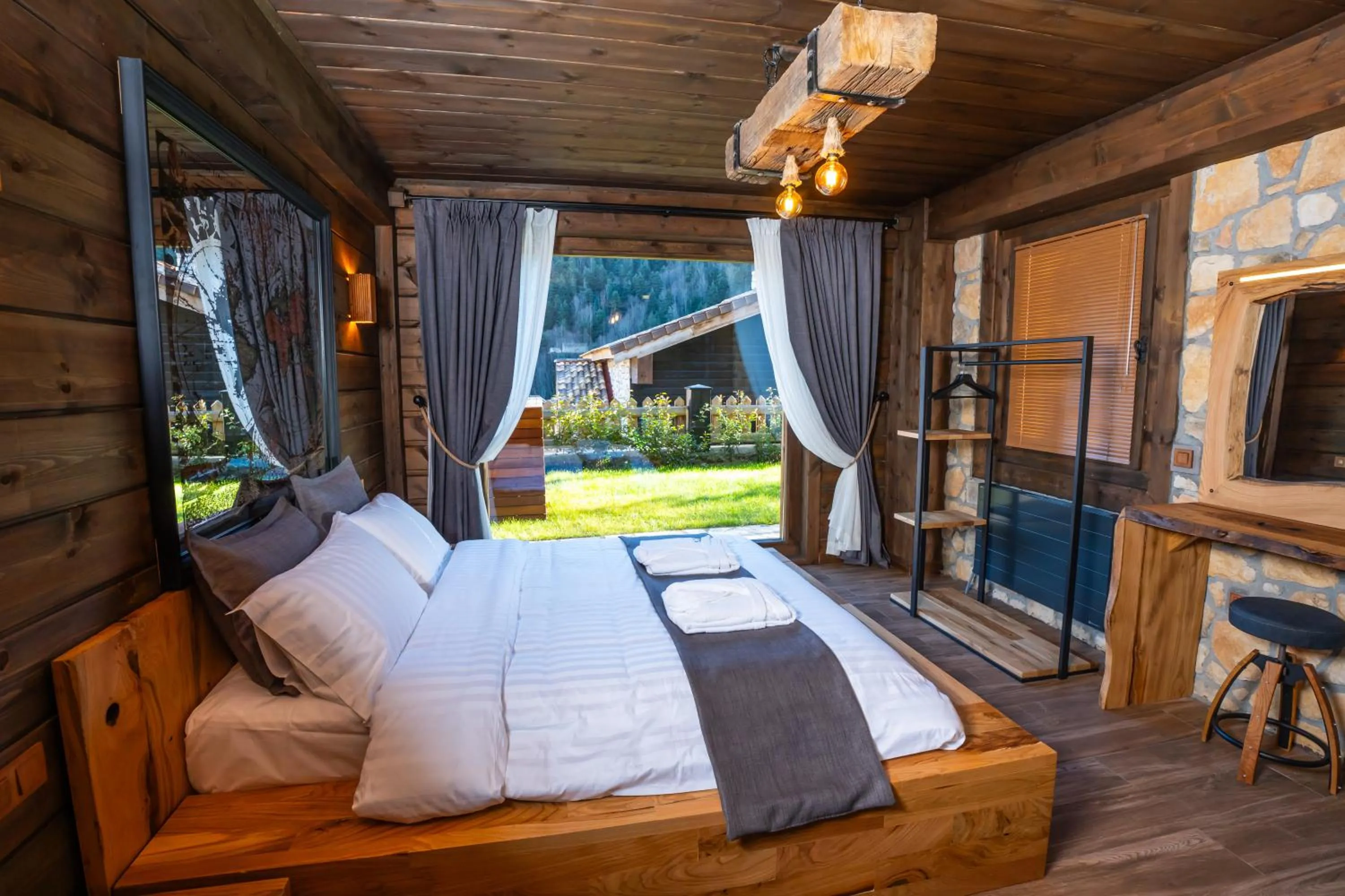 Bed in Bİ ABANT MASALI VİLLAGE HOTEL