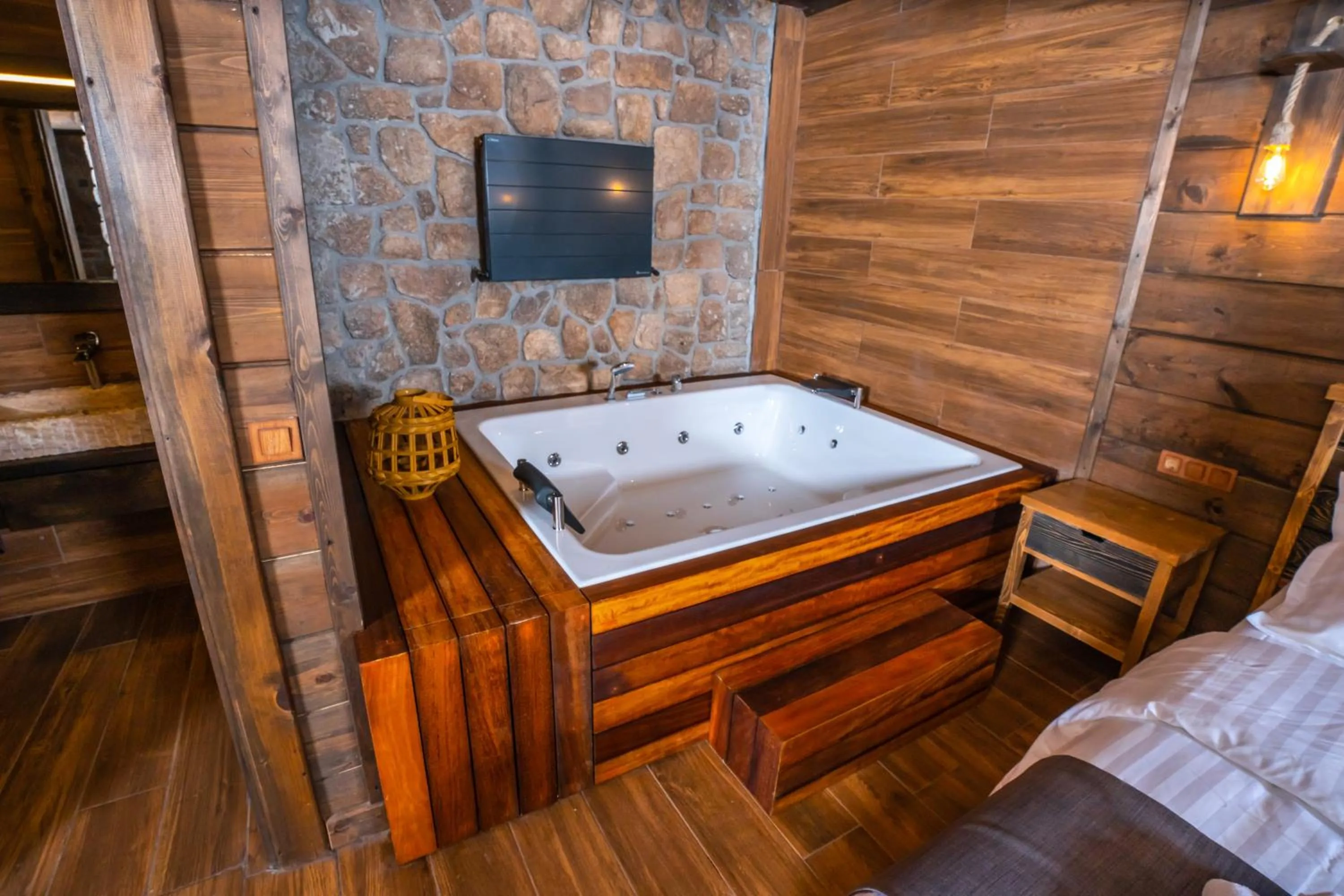 Bİ ABANT MASALI VİLLAGE HOTEL