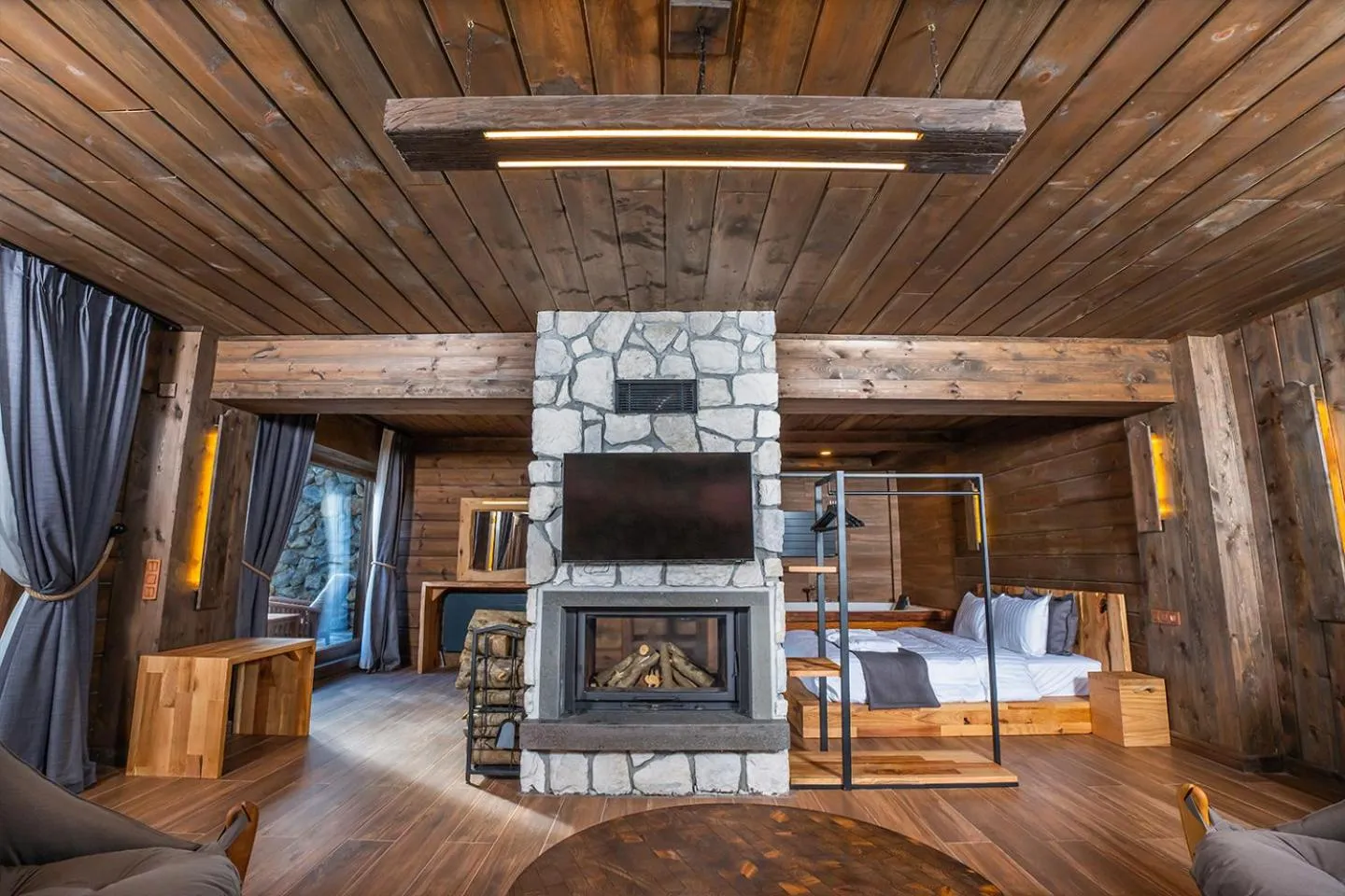 Communal lounge/ TV room in Bİ ABANT MASALI VİLLAGE HOTEL