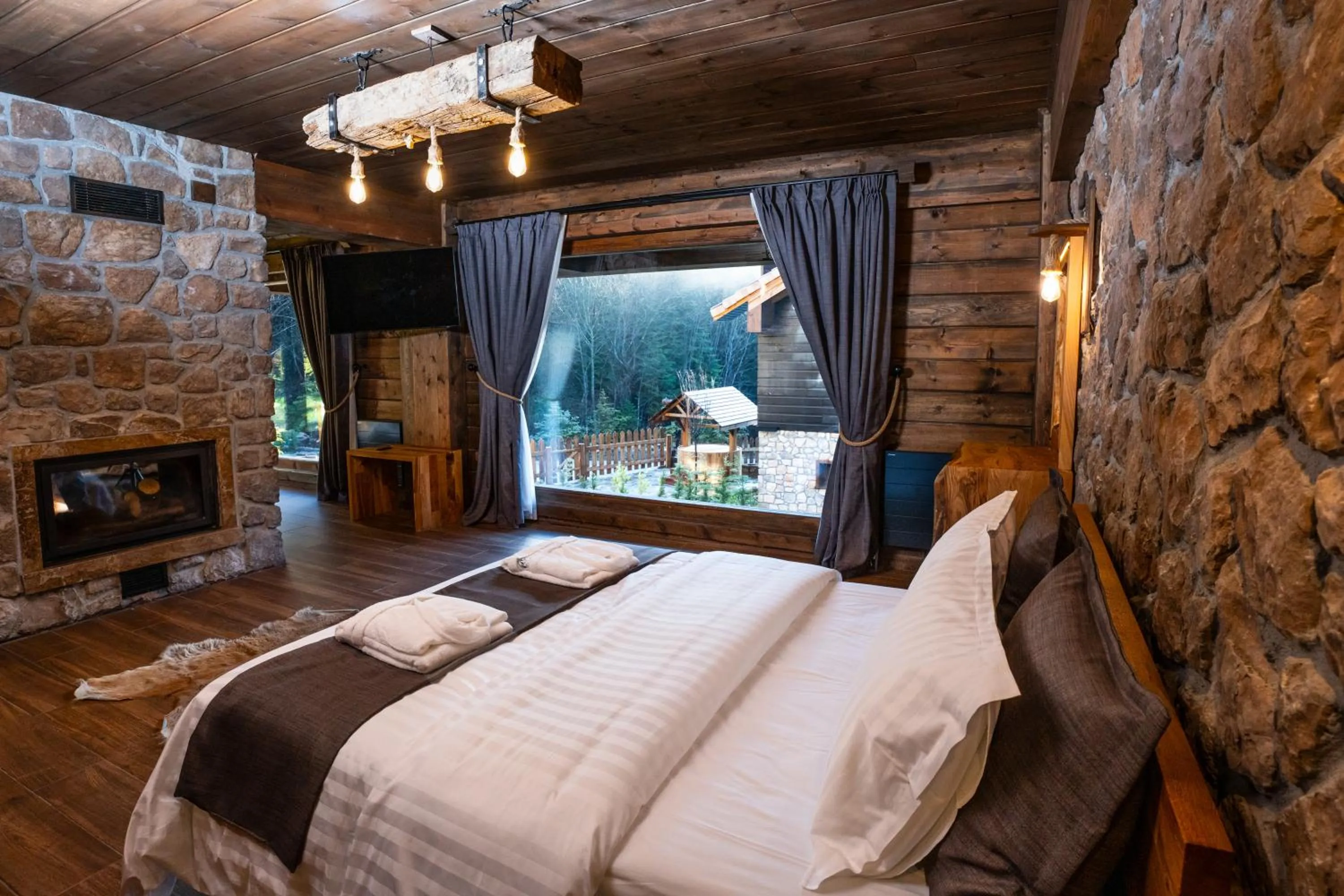 Bed in Bİ ABANT MASALI VİLLAGE HOTEL