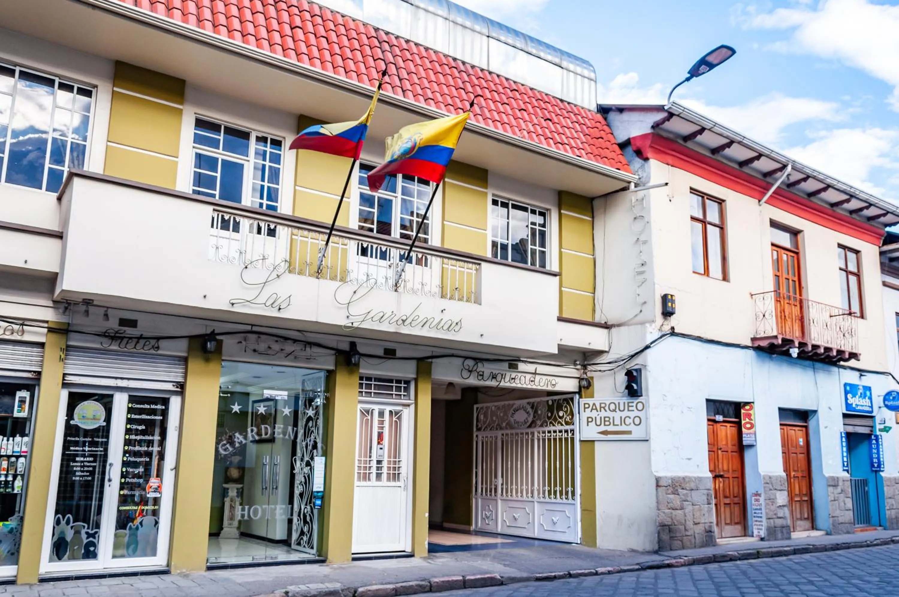 Property building in Hotel Las Gardenias