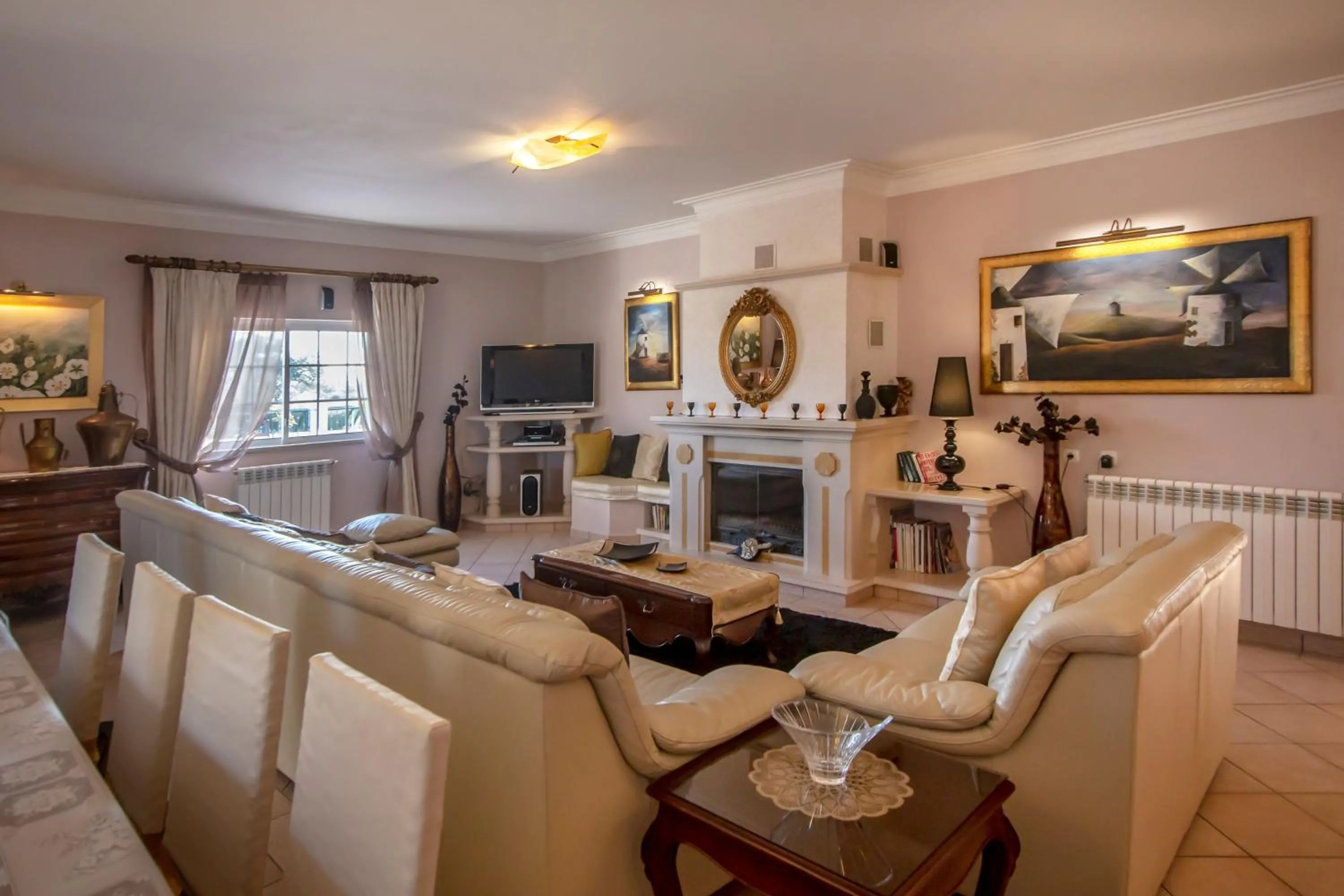 TV and multimedia in Al Meida Guesthouse