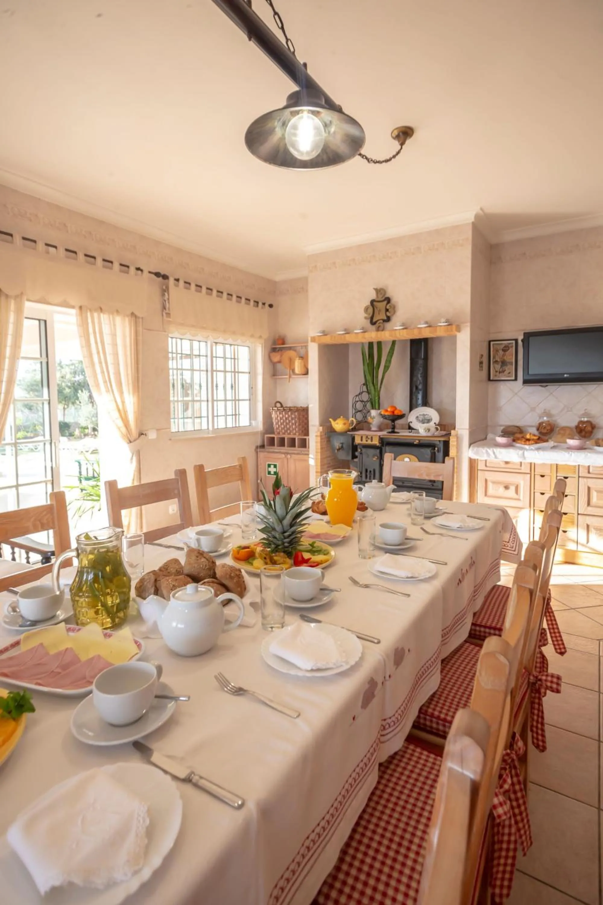 Food and drinks in Al Meida Guesthouse