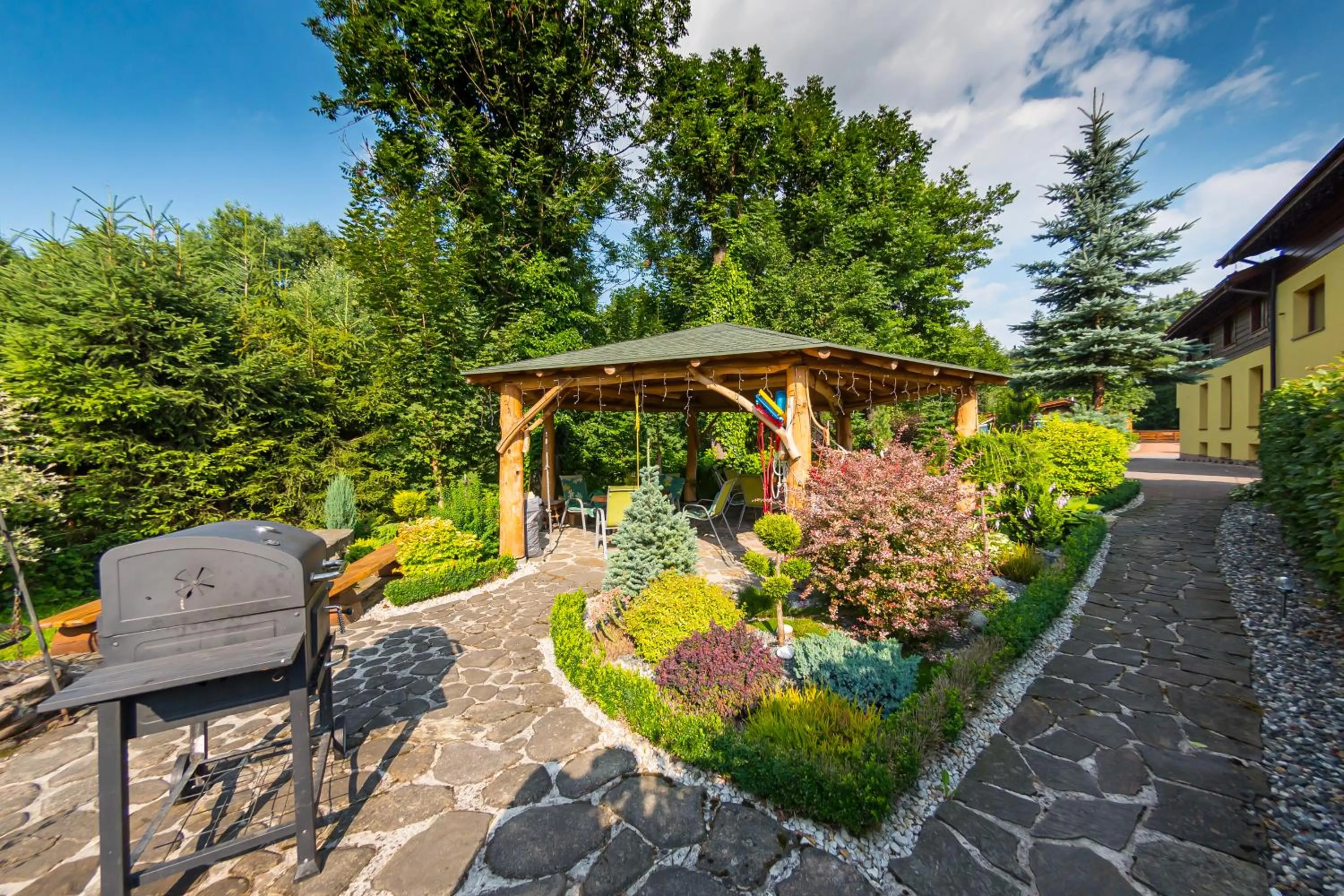 BBQ facilities in Willa Emilia