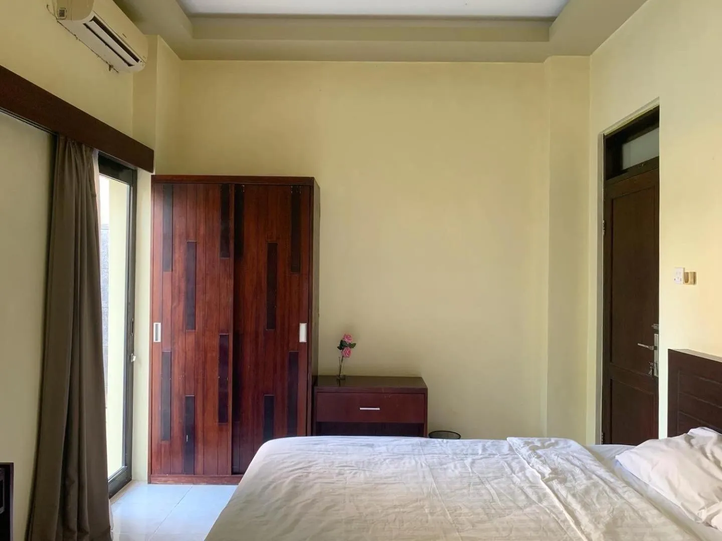 Bed in Cozy Palm Villa