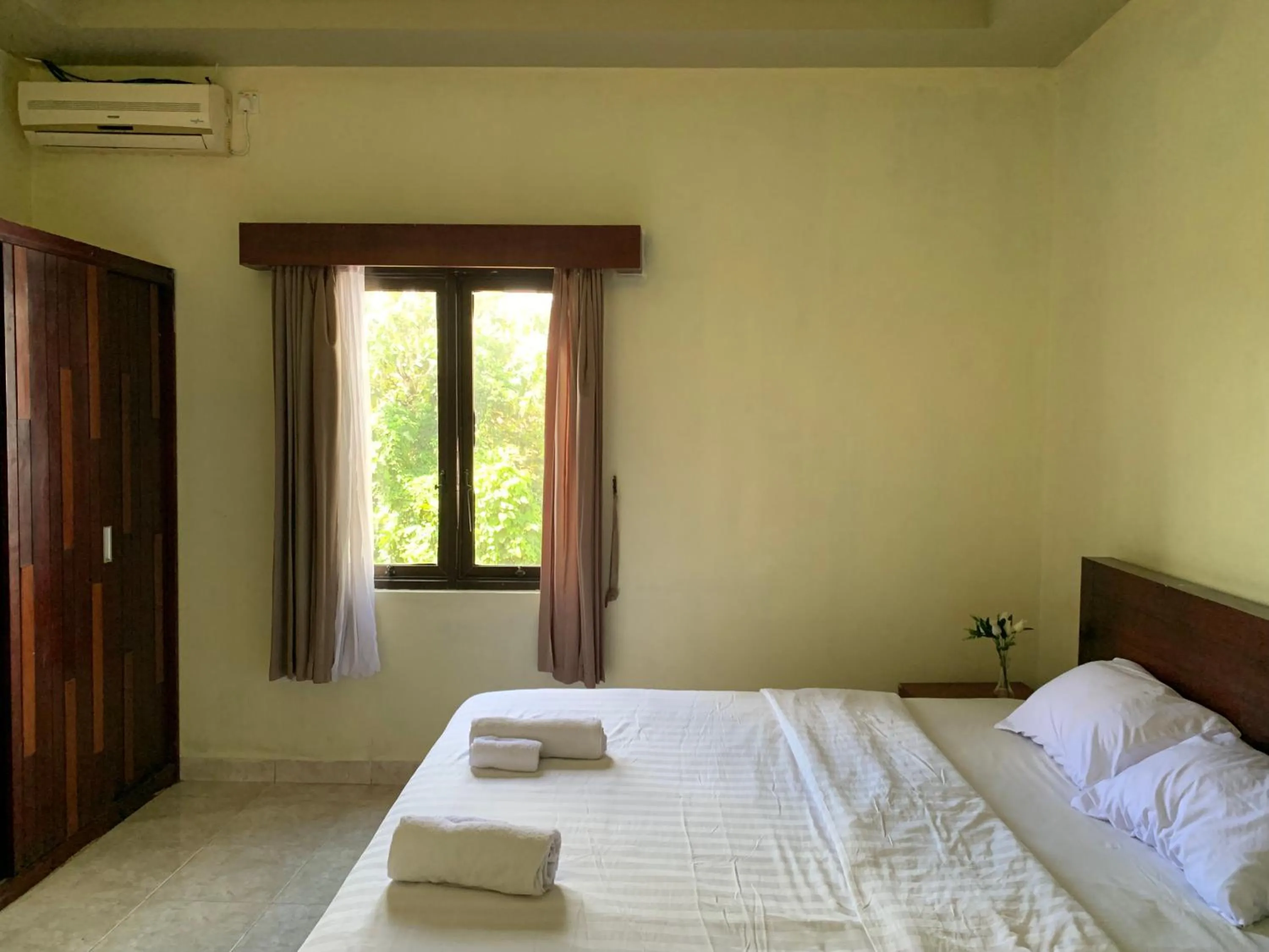 Bed in Cozy Palm Villa