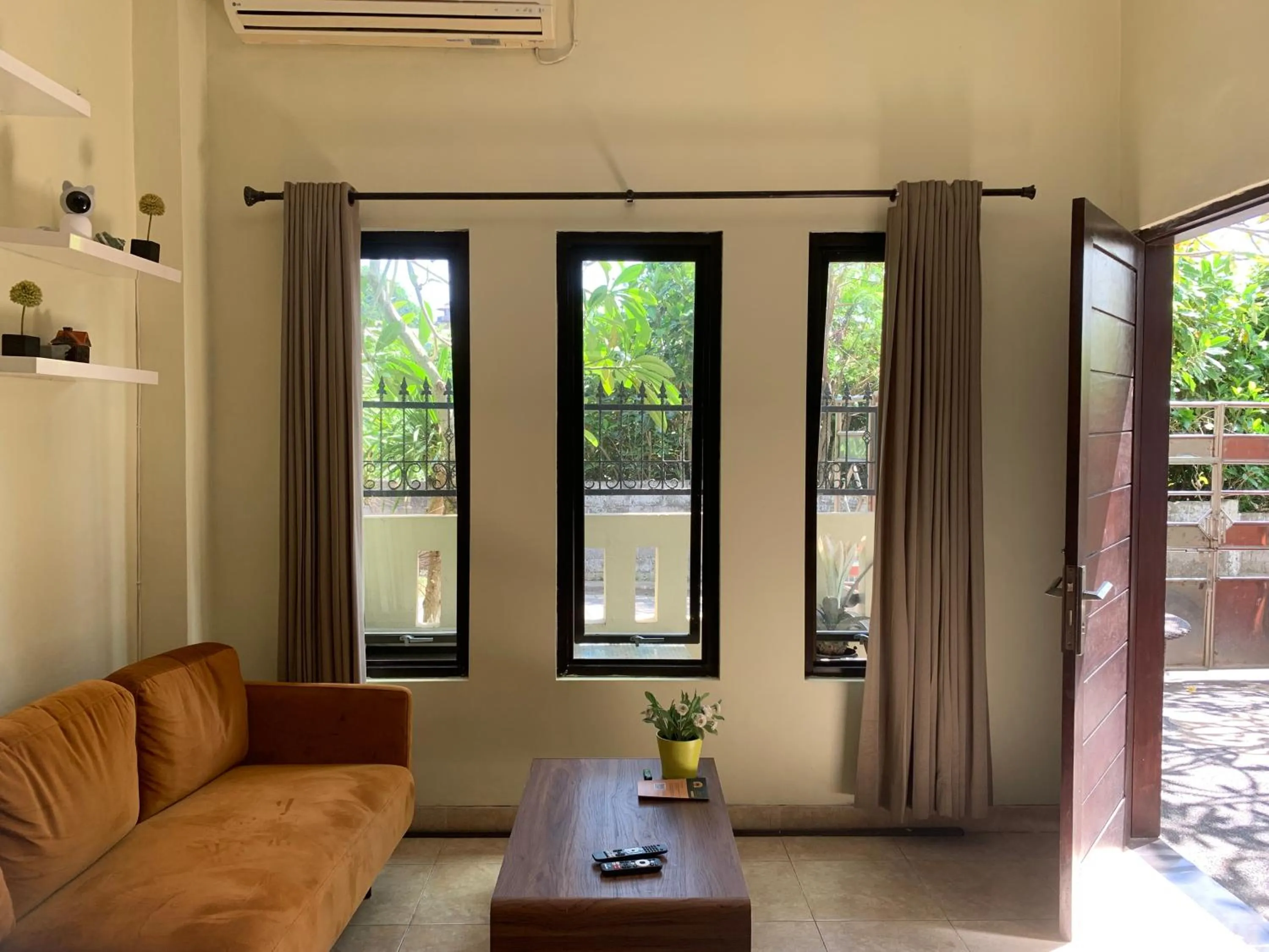 Living room in Cozy Palm Villa
