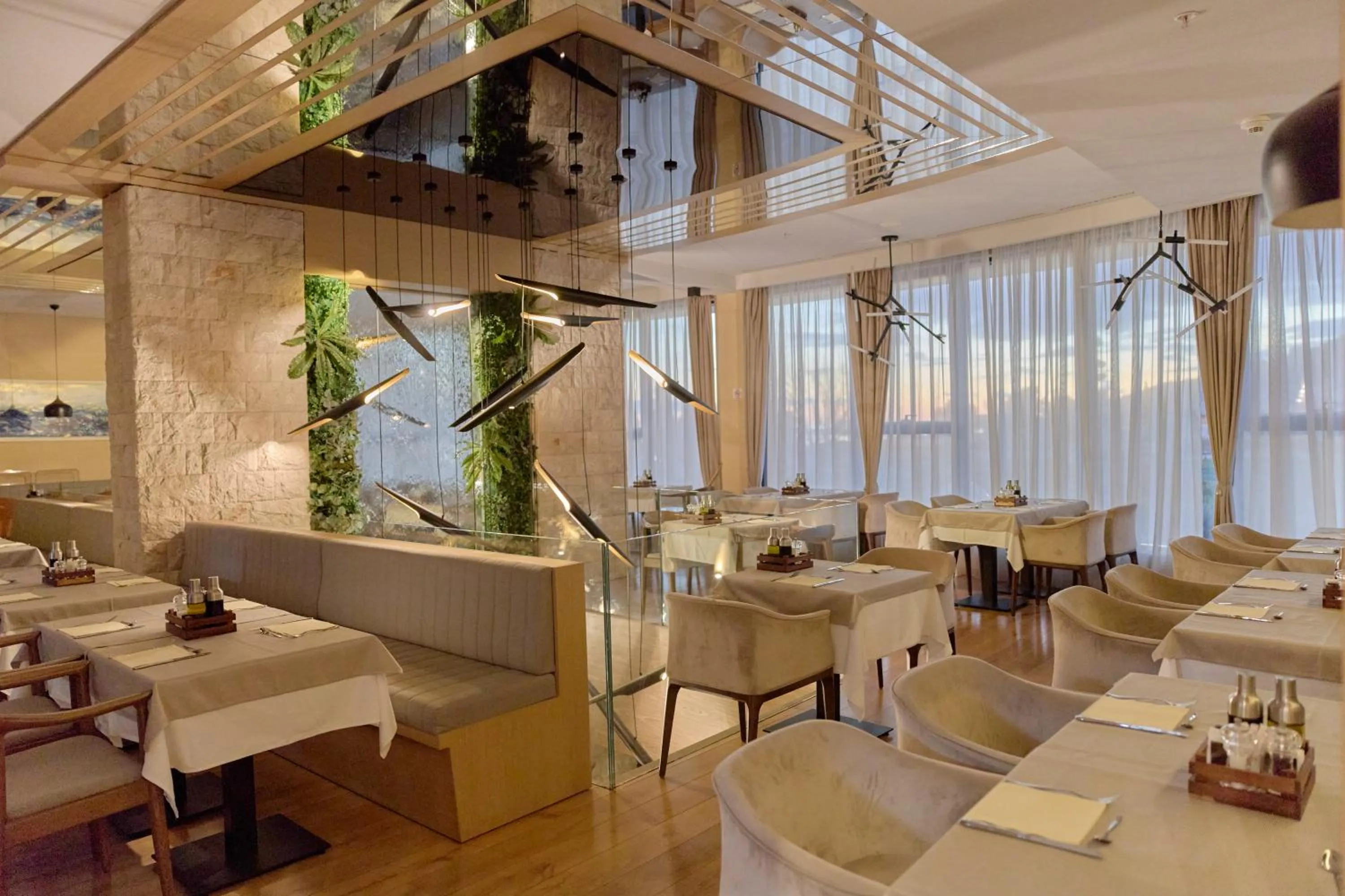 Restaurant/places to eat in Hotel Imperial Conference & Spa