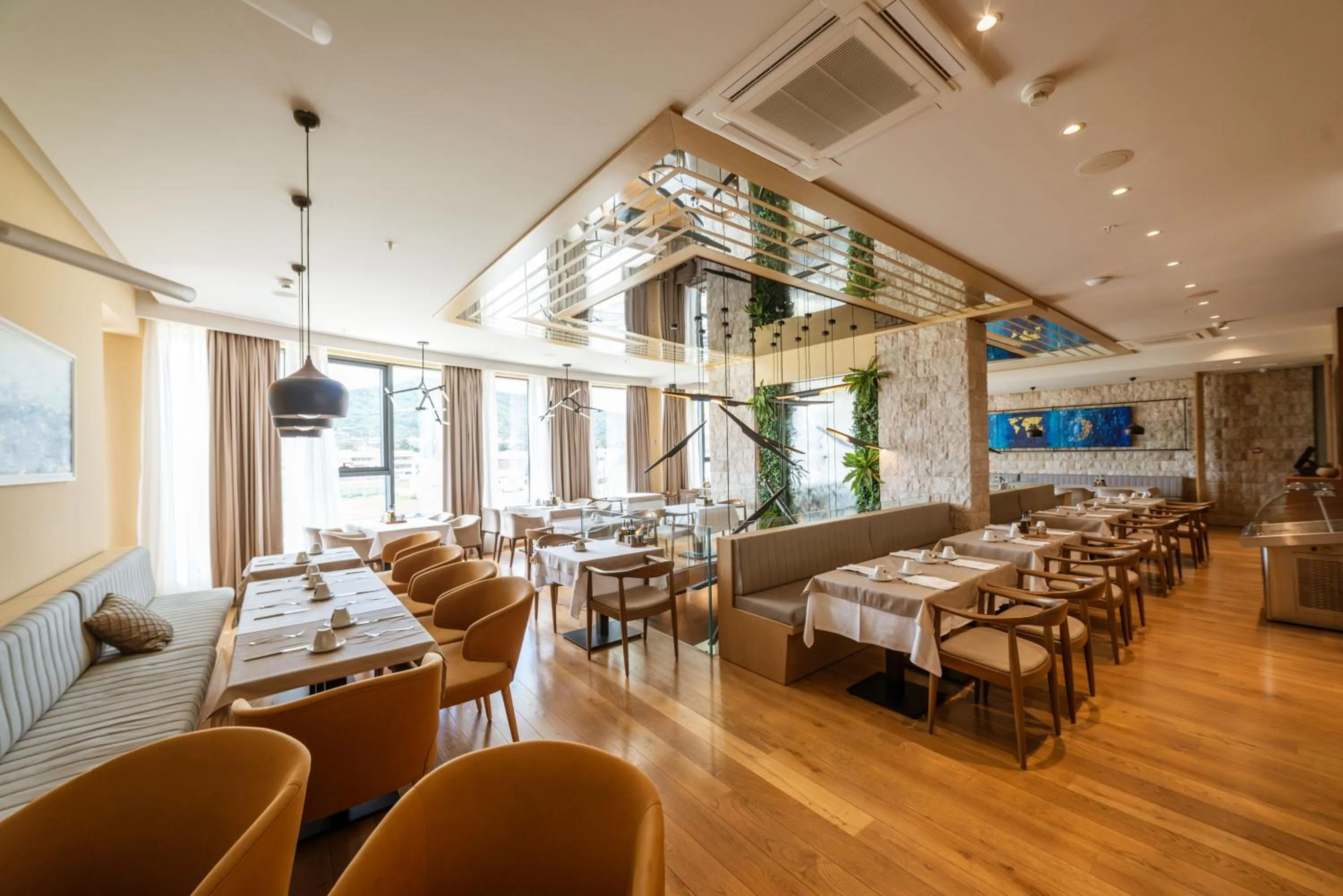 Restaurant/places to eat in Hotel Imperial Conference & Spa