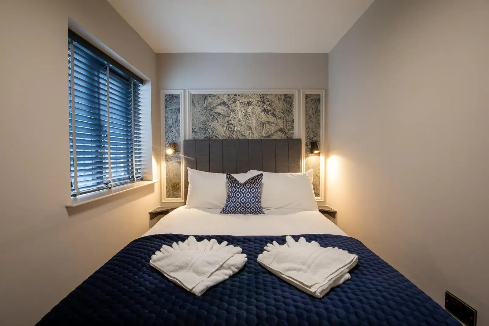 Small Double Room in The Abbeygate Townhouse Small Double Room in The Abbeygate Townhouse