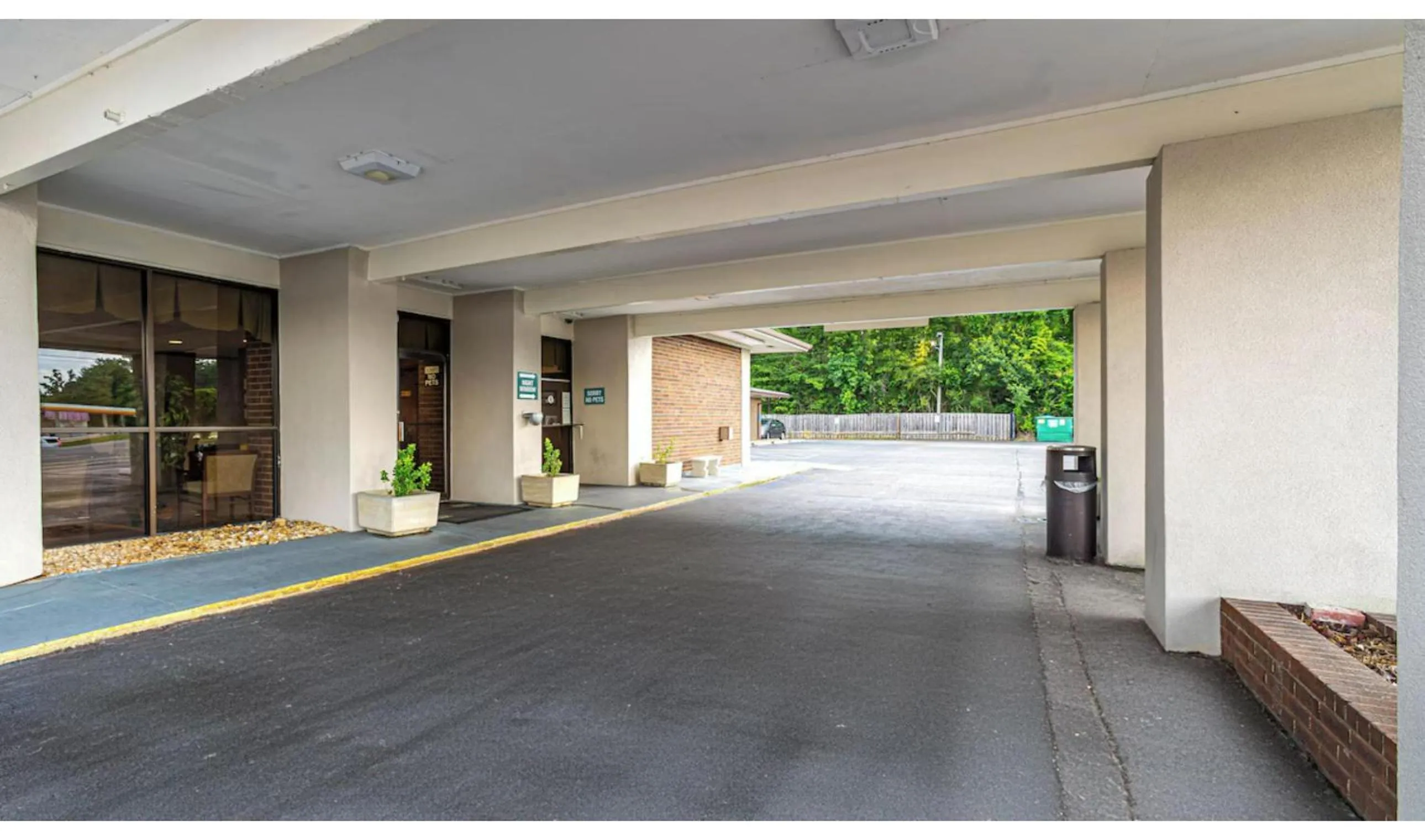 Facade/entrance in Northgate Inn by Townhouse Hattiesburg I-59