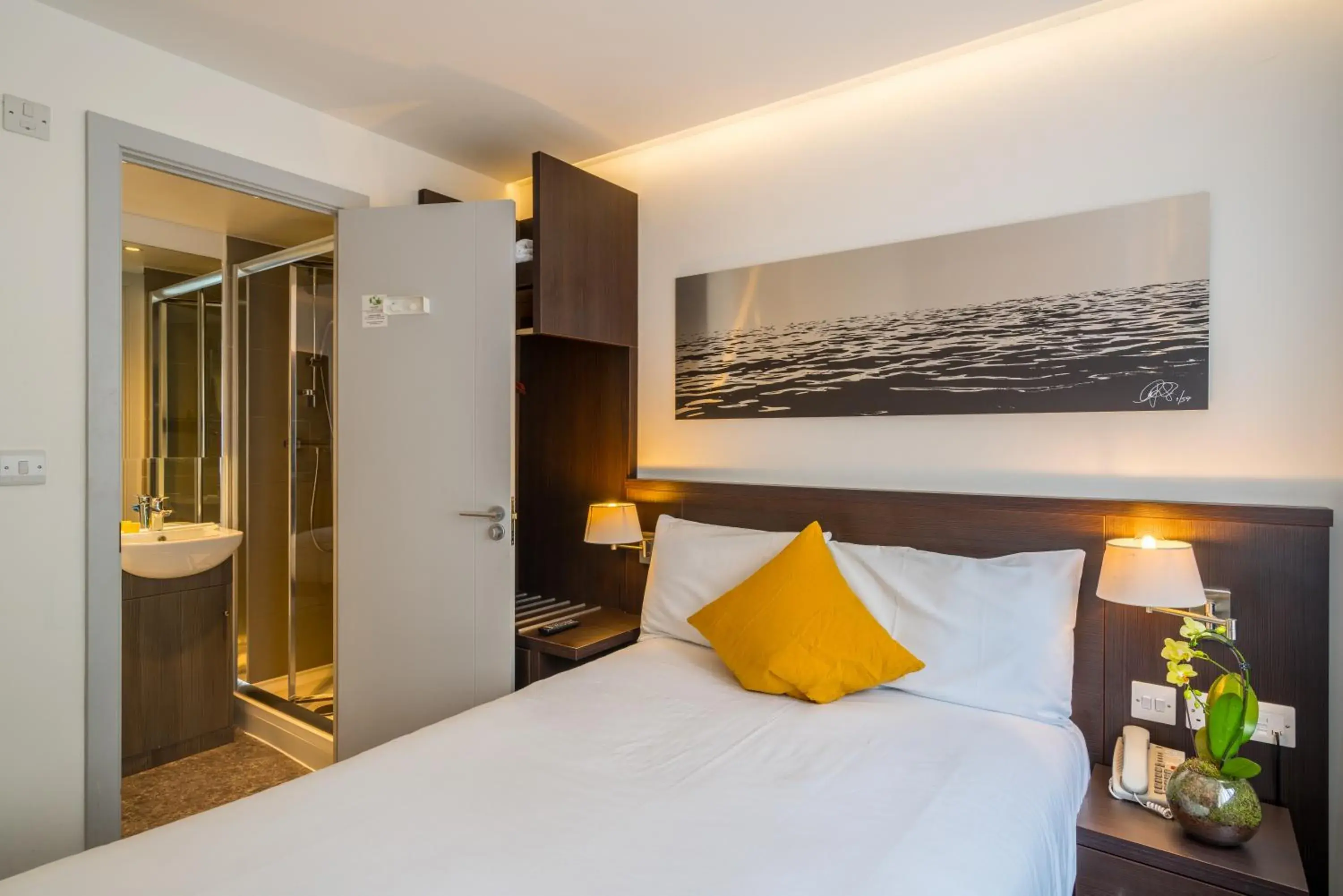 Bed in Pelican London Hotel and Residence Bed in Pelican London Hotel and Residence