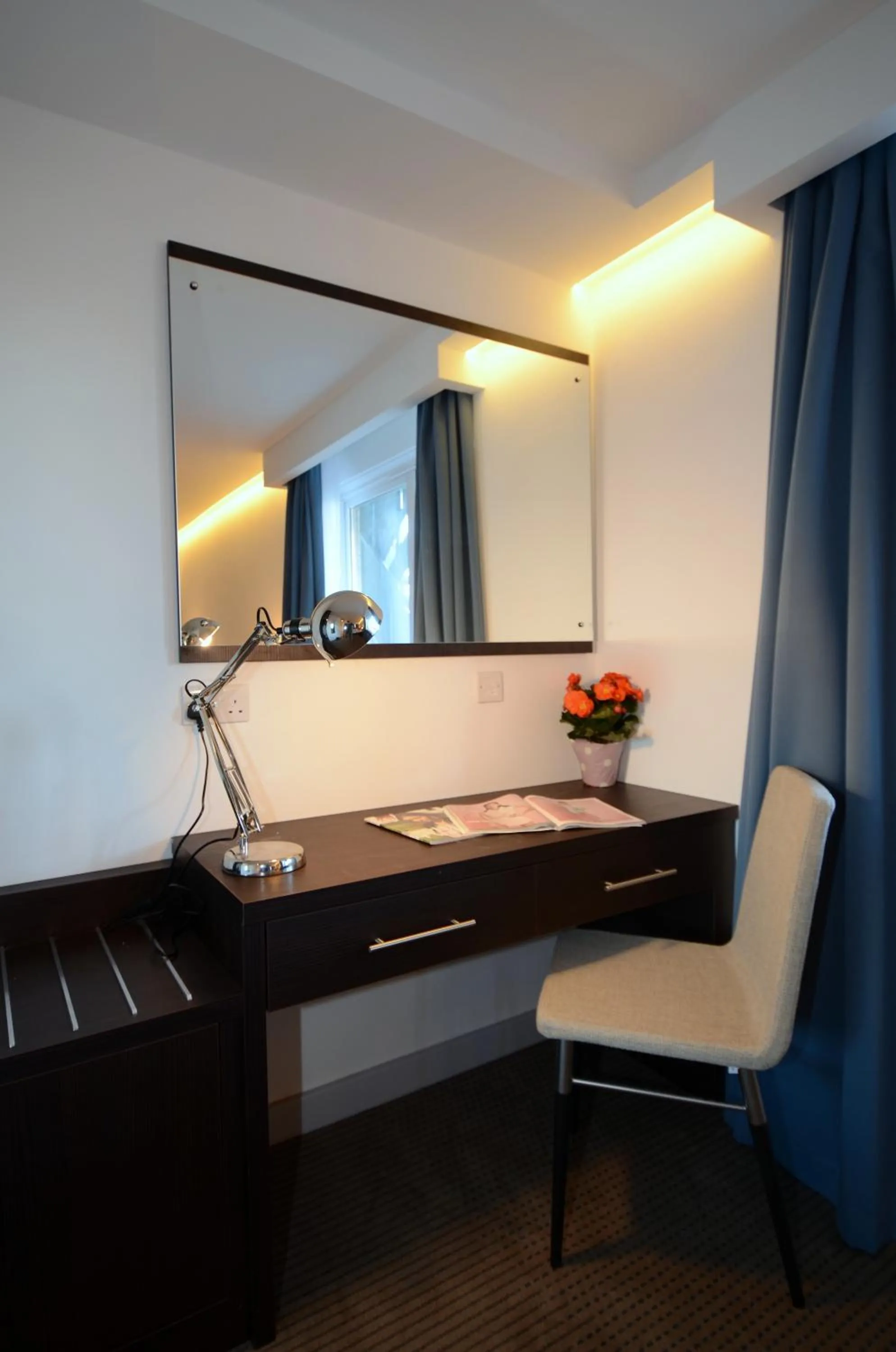 Seating area in Pelican London Hotel and Residence