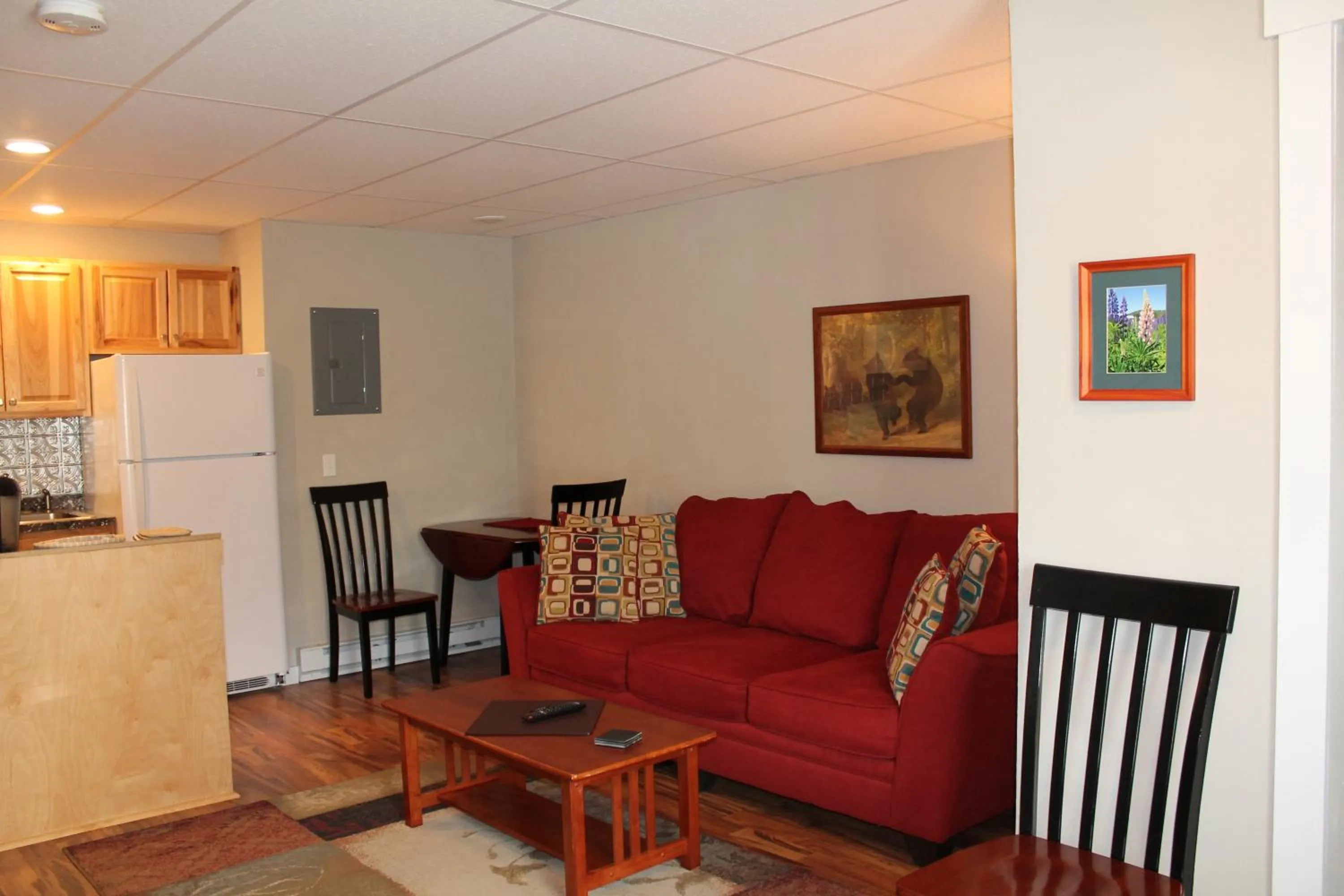 Living room in Strictly Moose Luxury Vacation Suites