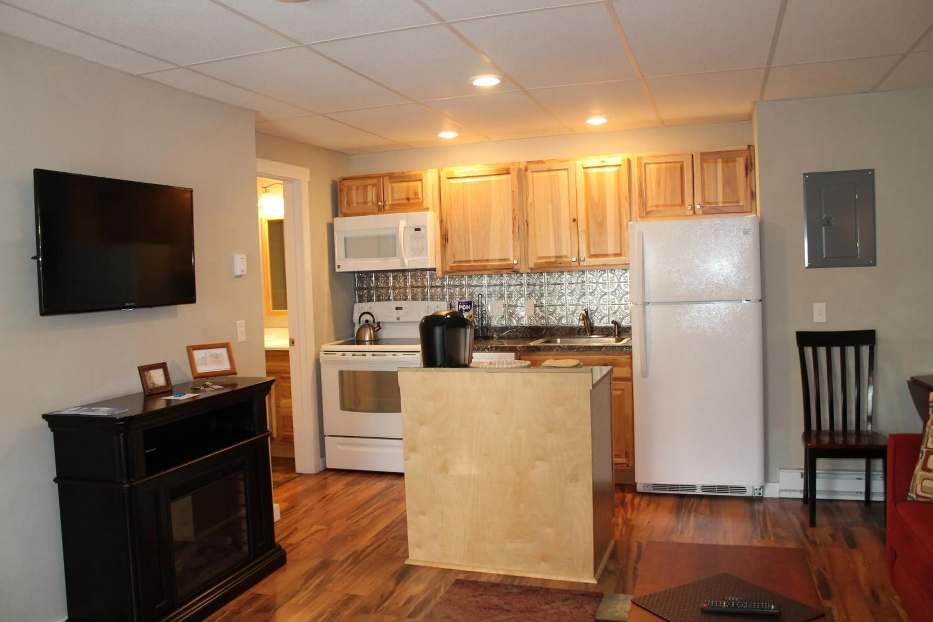 Kitchen or kitchenette in Strictly Moose Luxury Vacation Suites