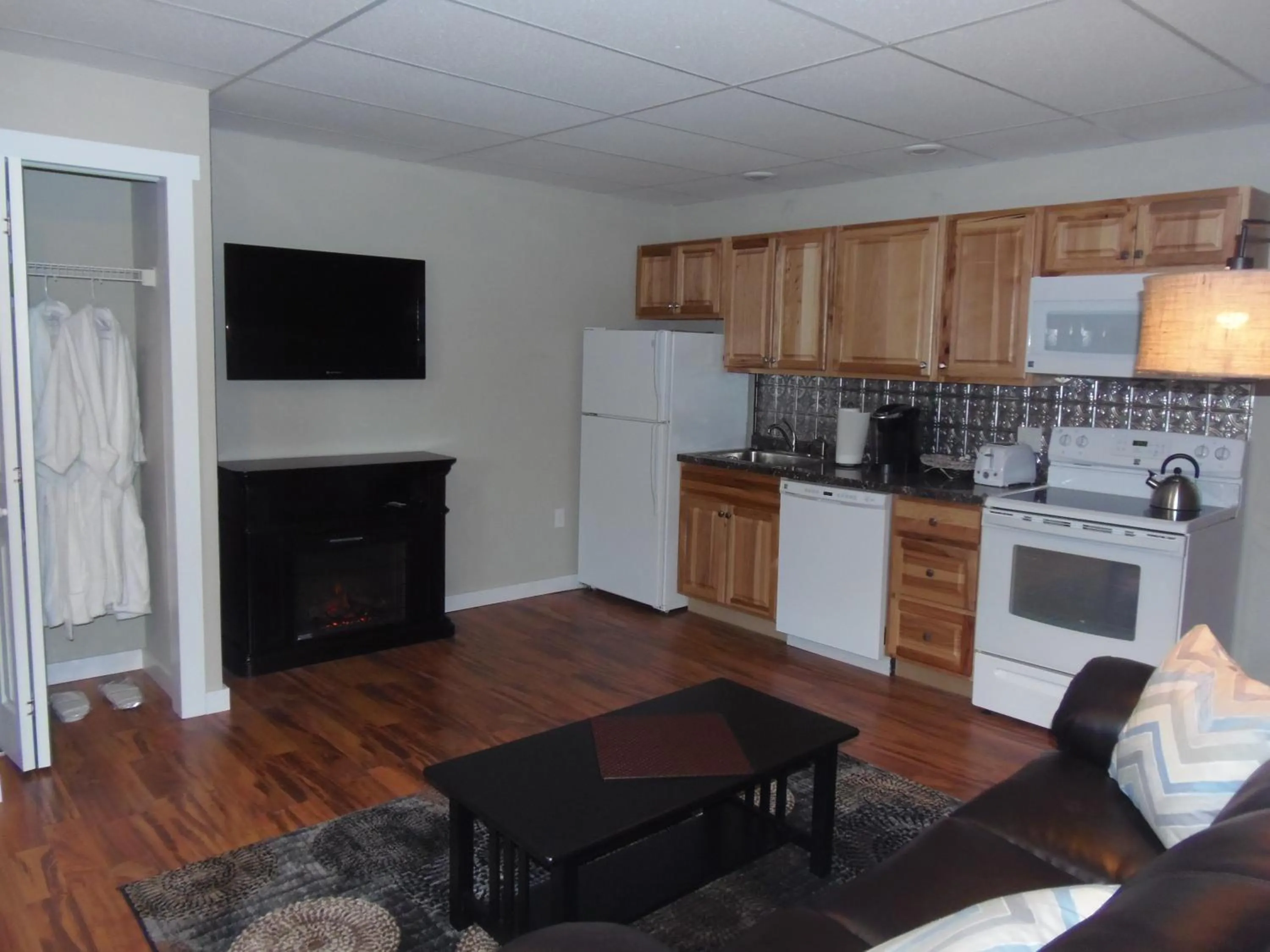 Kitchen or kitchenette in Strictly Moose Luxury Vacation Suites