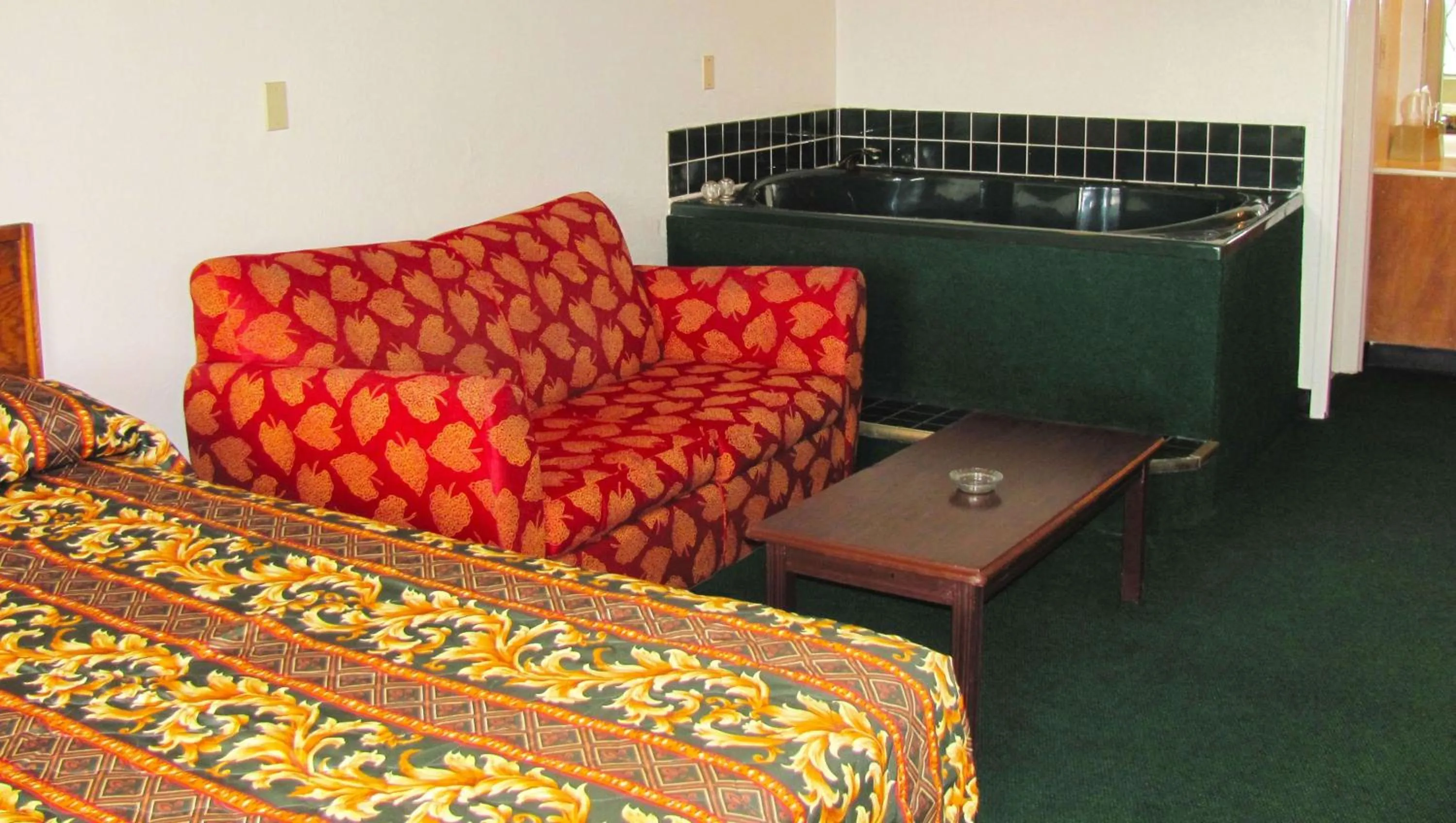 Photo of the whole room, Bed in M Star Columbus North