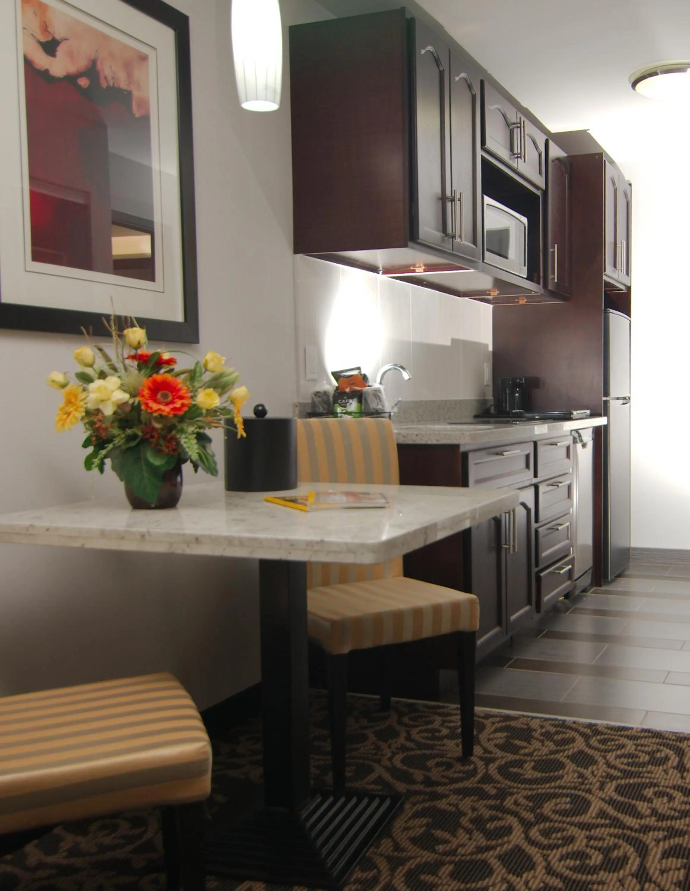 Kitchen or kitchenette in Paradise Inn and Suites Redwater