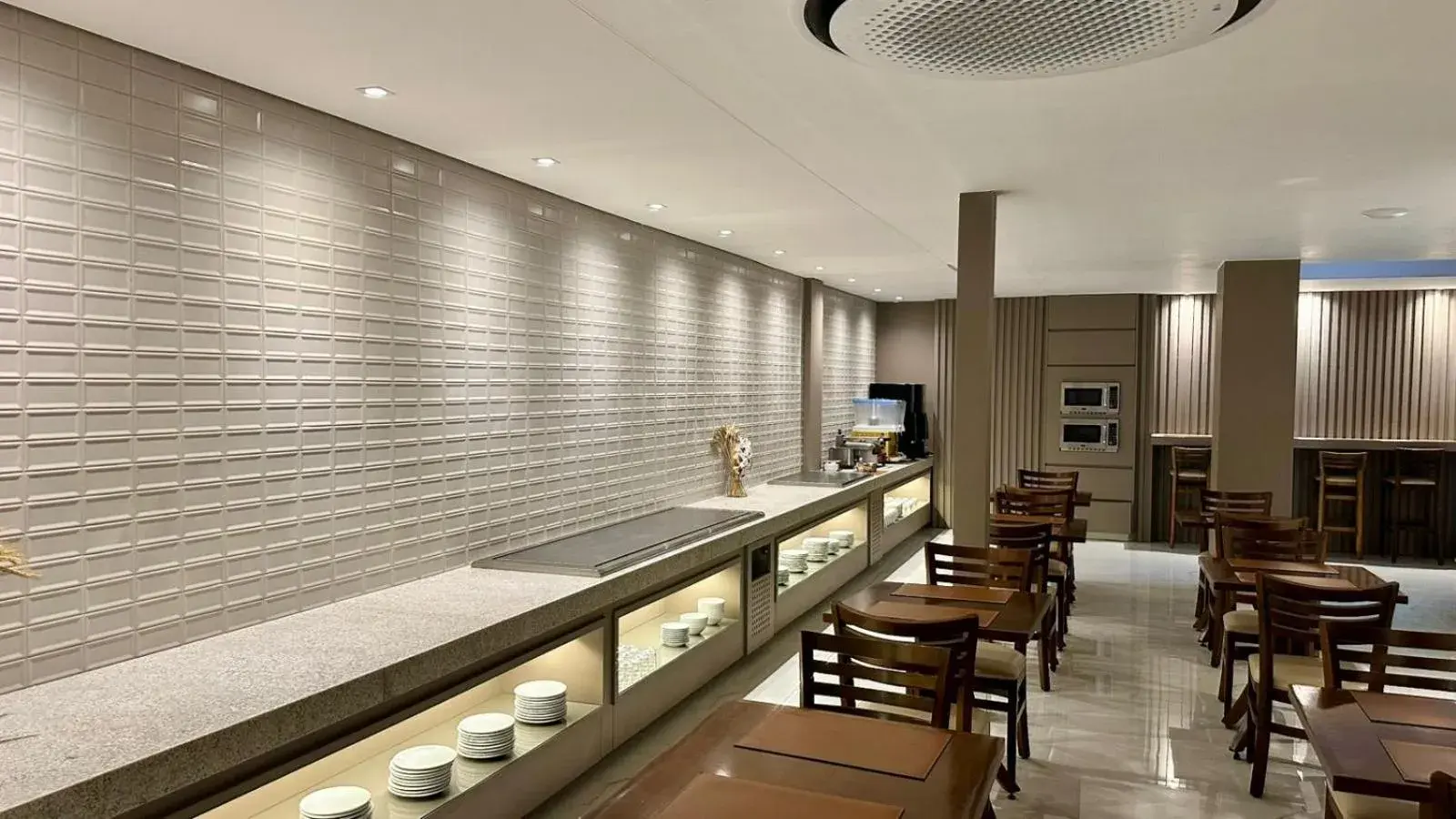 Restaurant/places to eat in Hotel Arujá Restaurant/places to eat in Hotel Arujá