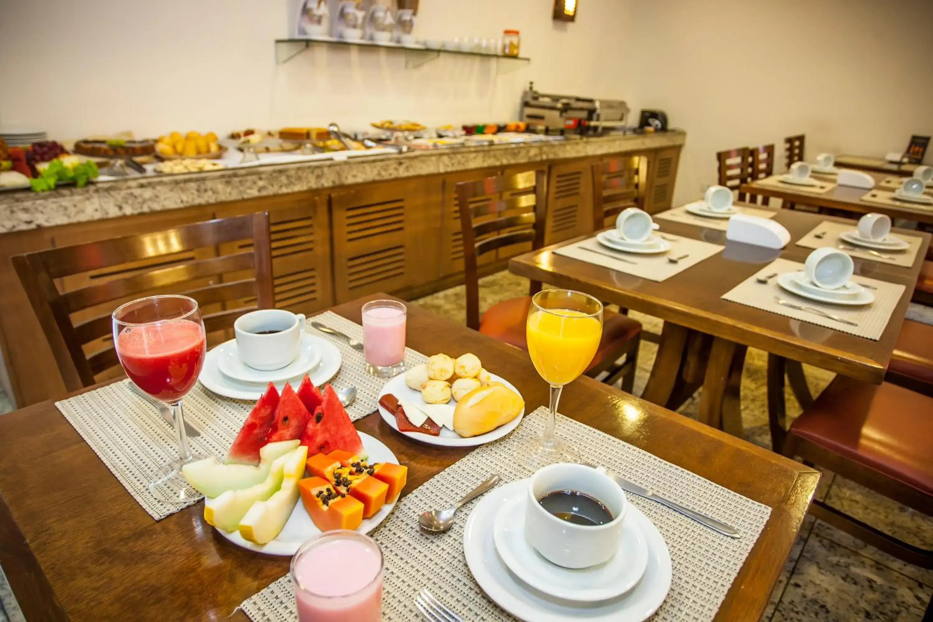 Restaurant/places to eat in Hotel Arujá Restaurant/places to eat in Hotel Arujá