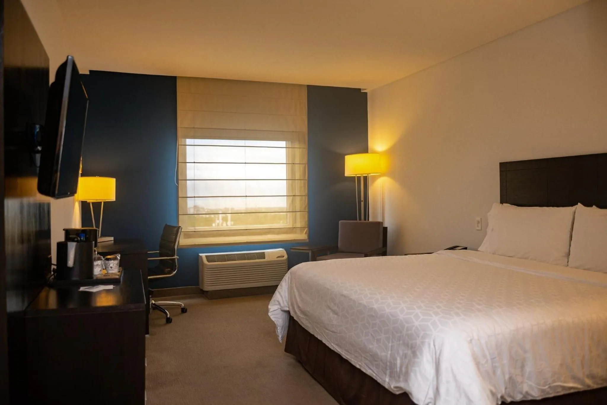 Photo of the whole room, Bed in Holiday Inn Express Managua by IHG